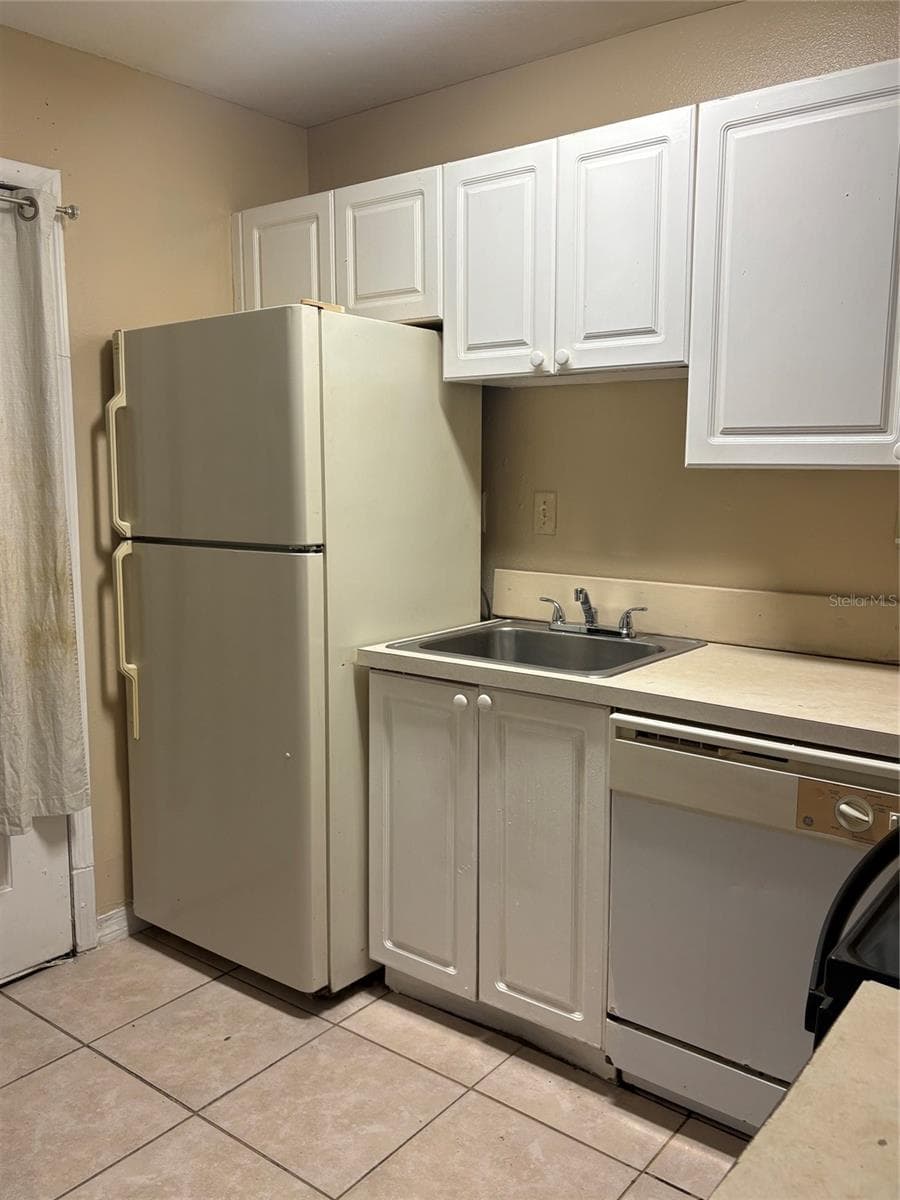 Condominium at 203 POINSETTIA PINE CT #102, TAMPA, photo 8 of 17