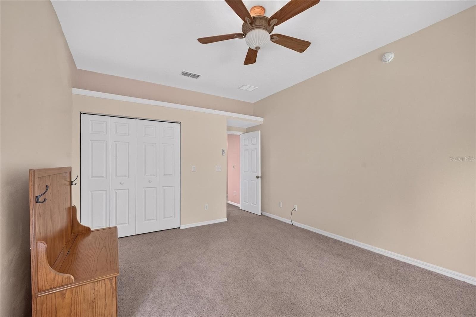 Built-in Closet & Plant Shelf - 19040 NW 88TH AVENUE RD, REDDICK