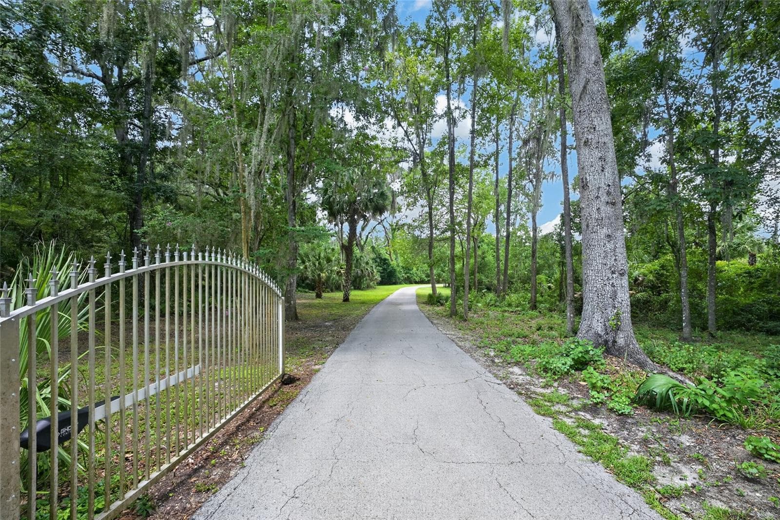 Gated Entrance - 19040 NW 88TH AVENUE RD, REDDICK
