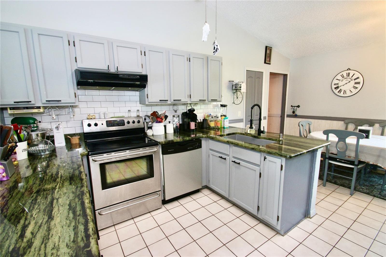 Marble countertops! - 1812 WHIPPLE DR, DELTONA