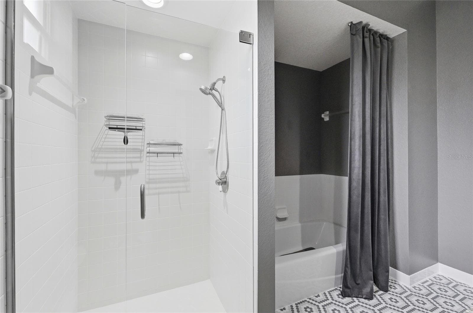 Second Bath Walk-In Shower & Tub - 4040 PALMA CEIA CIR, WINTER HAVEN