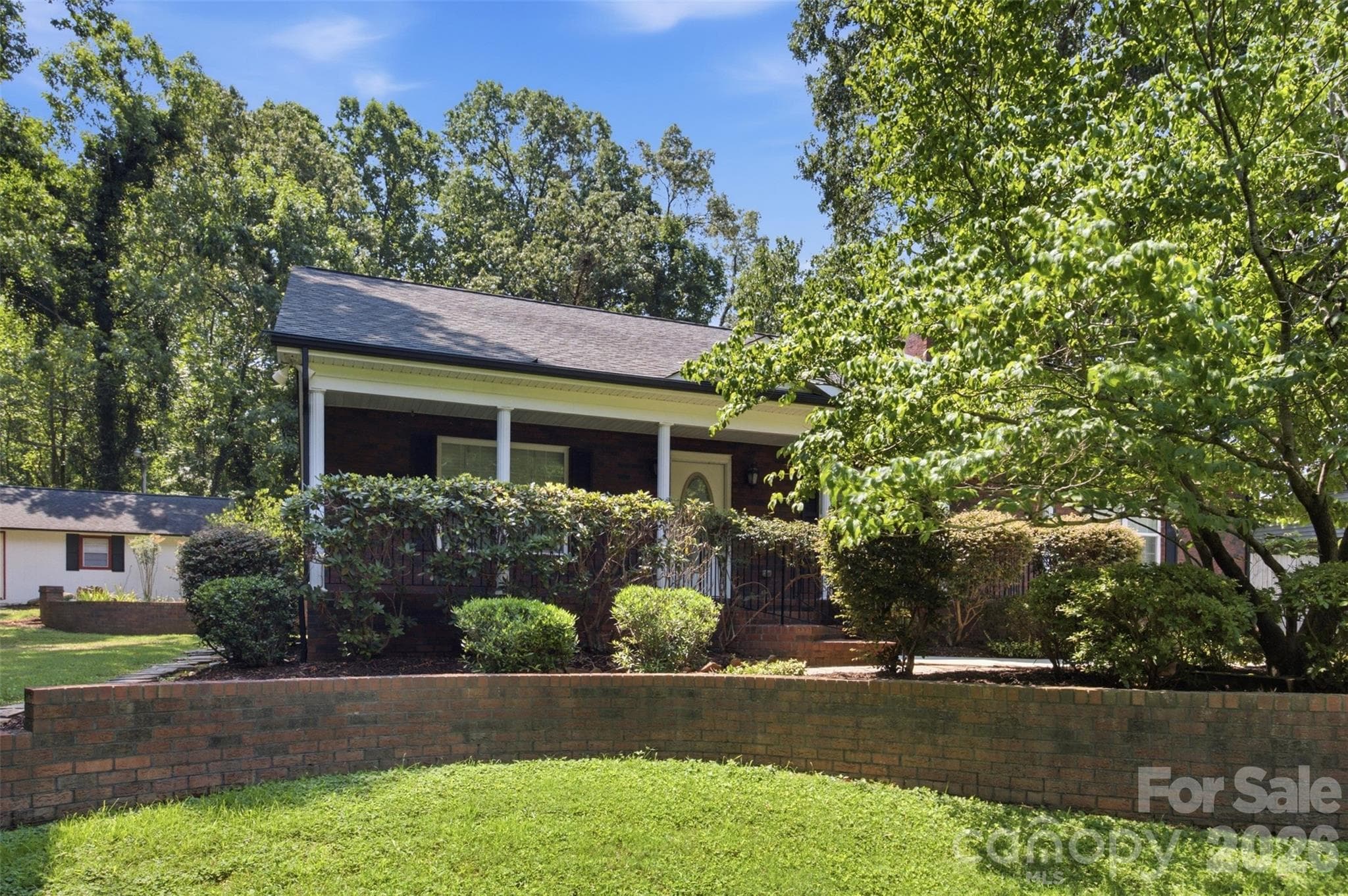 Single Family Residence at 125 Shady Bluff Drive, Gastonia, photo 2 of 37