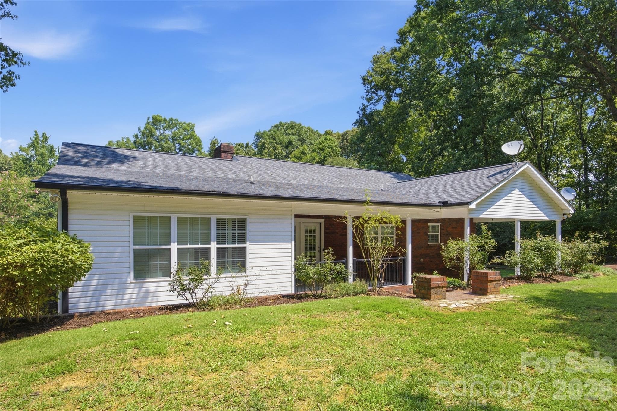 Single Family Residence at 125 Shady Bluff Drive, Gastonia, photo 27 of 37