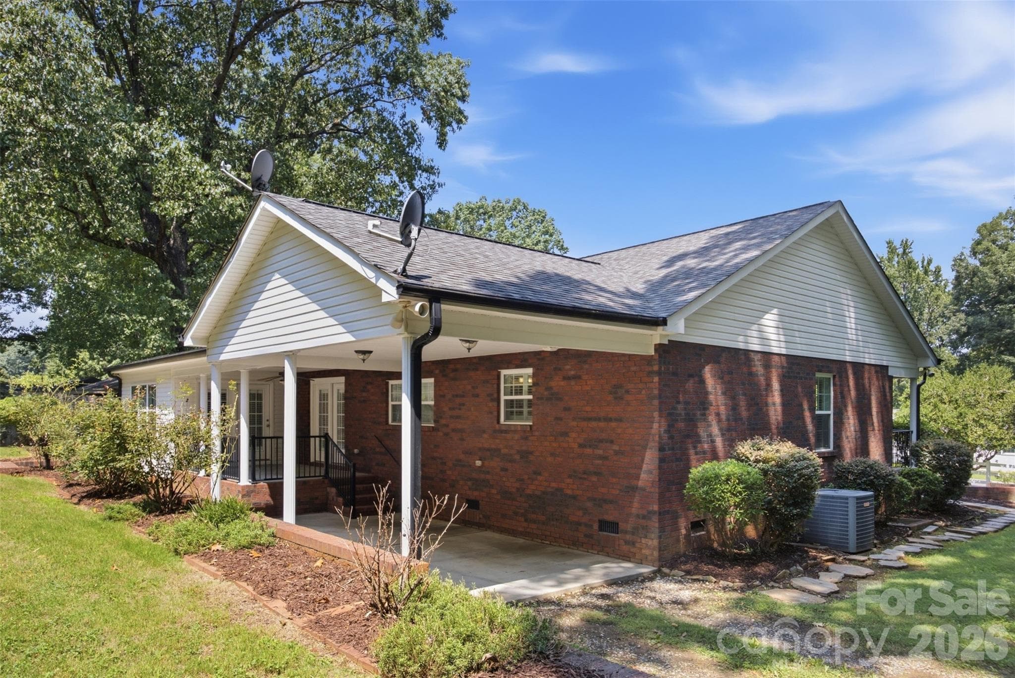 Single Family Residence at 125 Shady Bluff Drive, Gastonia, photo 28 of 37