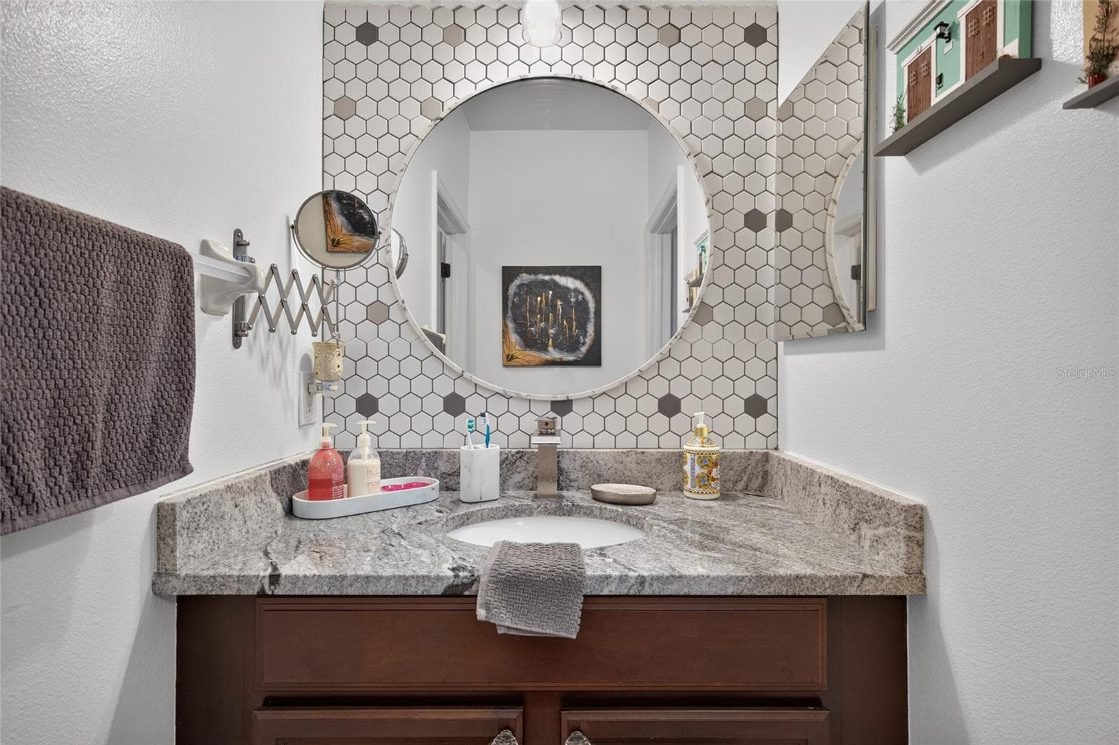 Guest Bath - 6144 CLIFF HOUSE LN, RIVERVIEW
