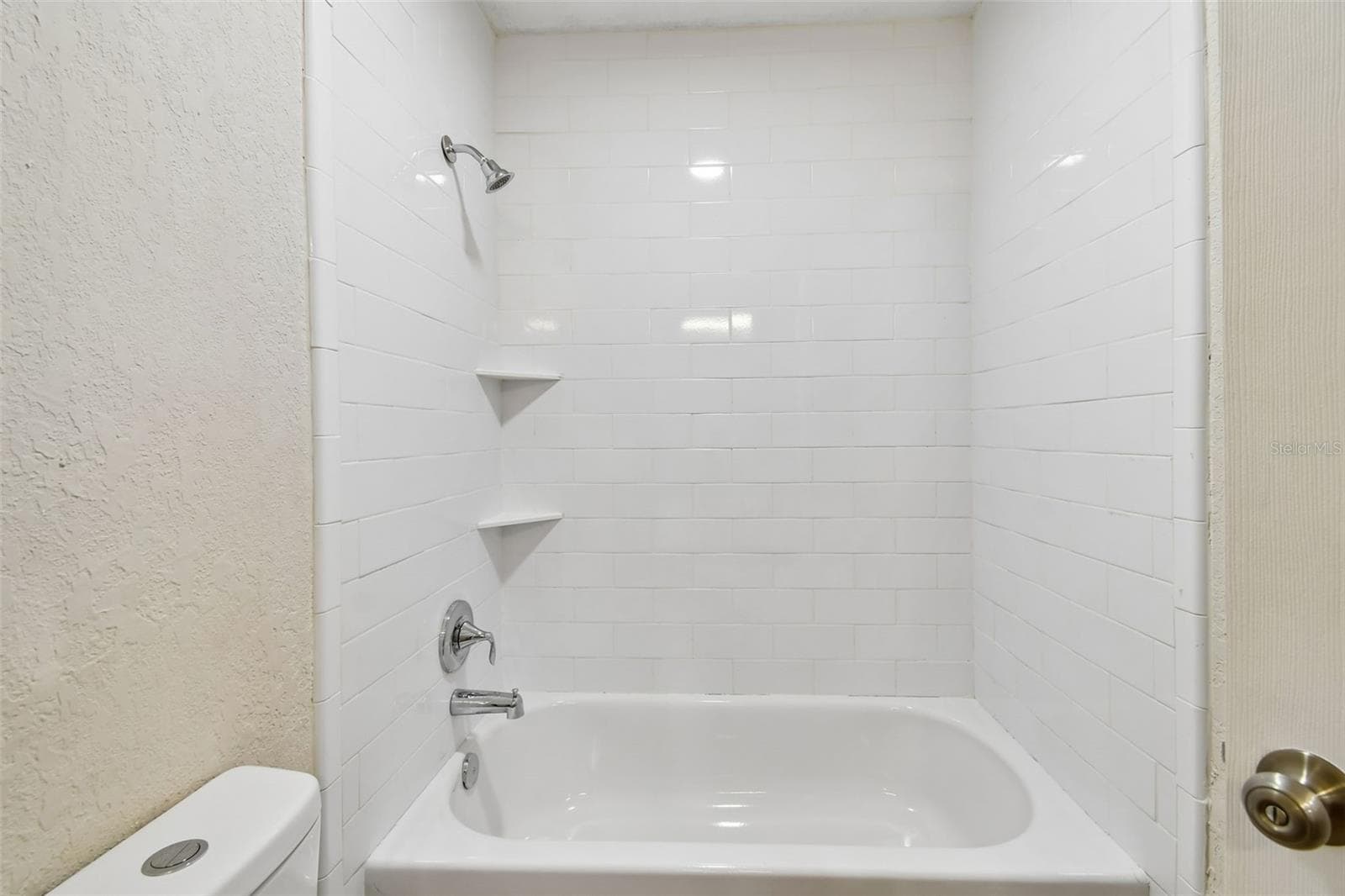Bathroom 2 with combo shower and tub - 755 KEENELAND PIKE, LAKE MARY