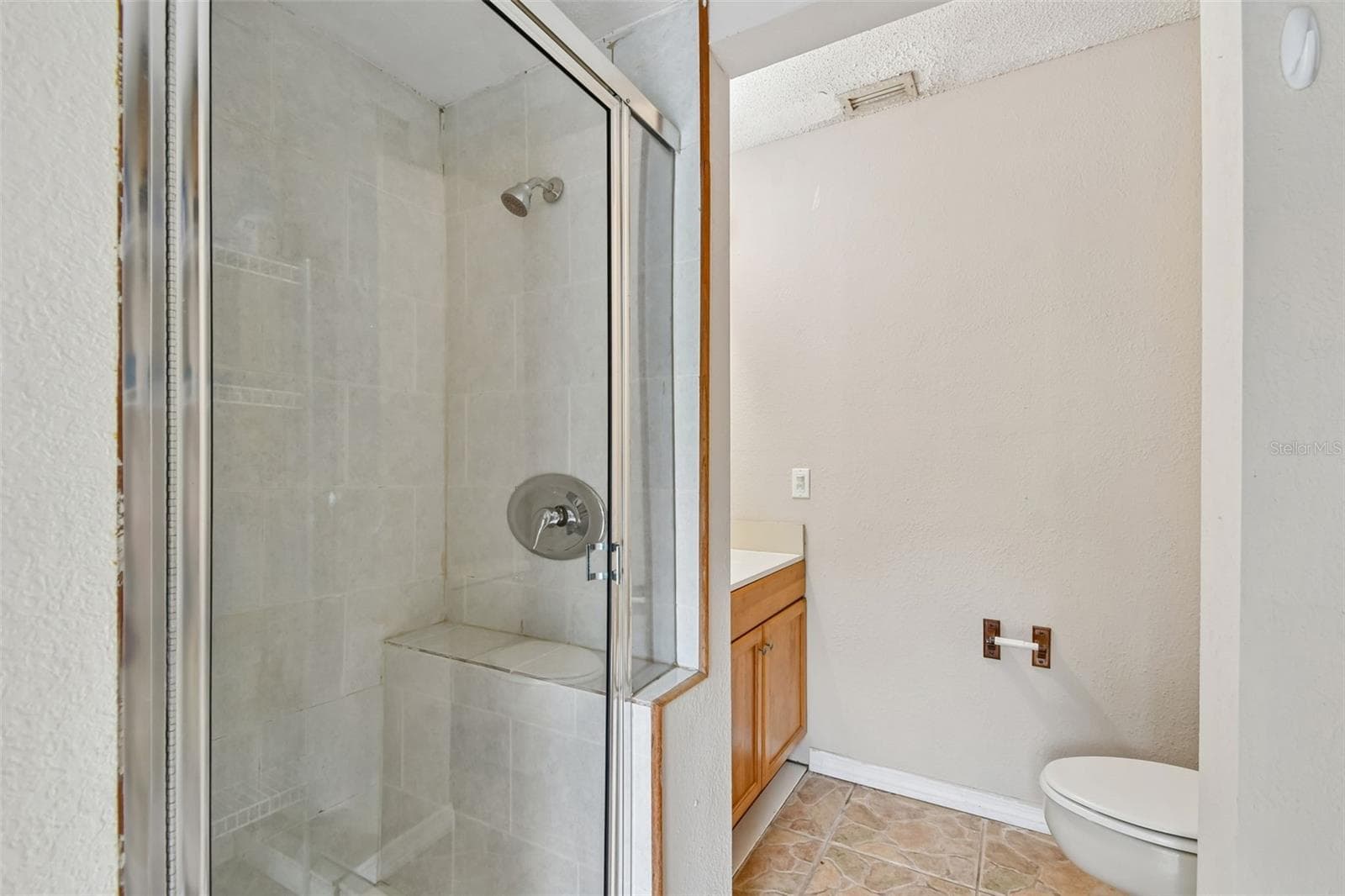 Pool Bathroom - Full with toilet, vanity, and Shower - 755 KEENELAND PIKE, LAKE MARY