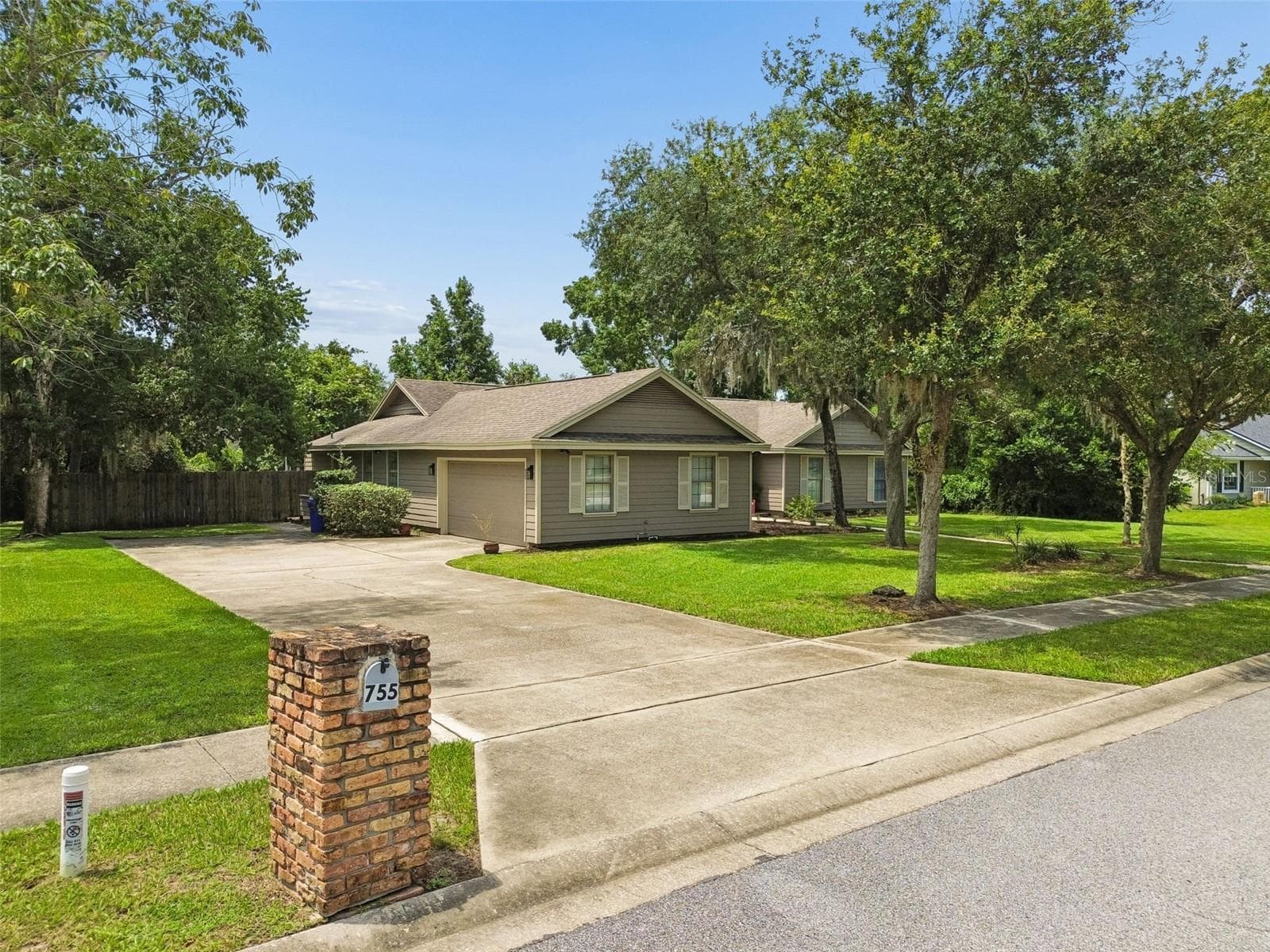 Side view of home - 755 KEENELAND PIKE, LAKE MARY