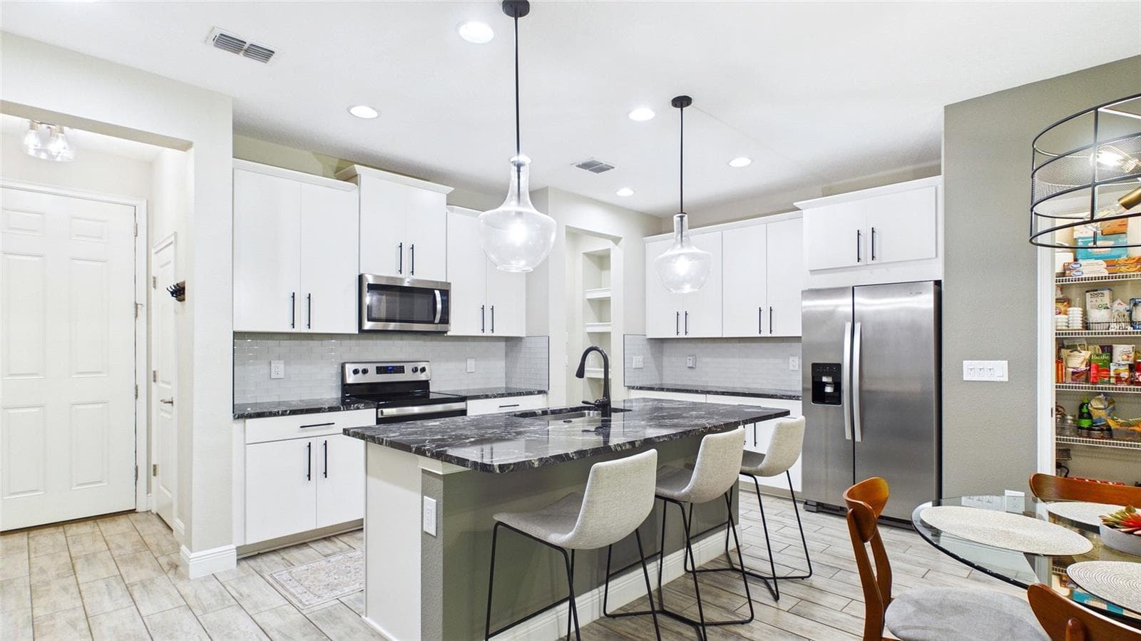 Townhouse at 14140 DAMSELFLY DR, TAMPA, photo 4 of 61