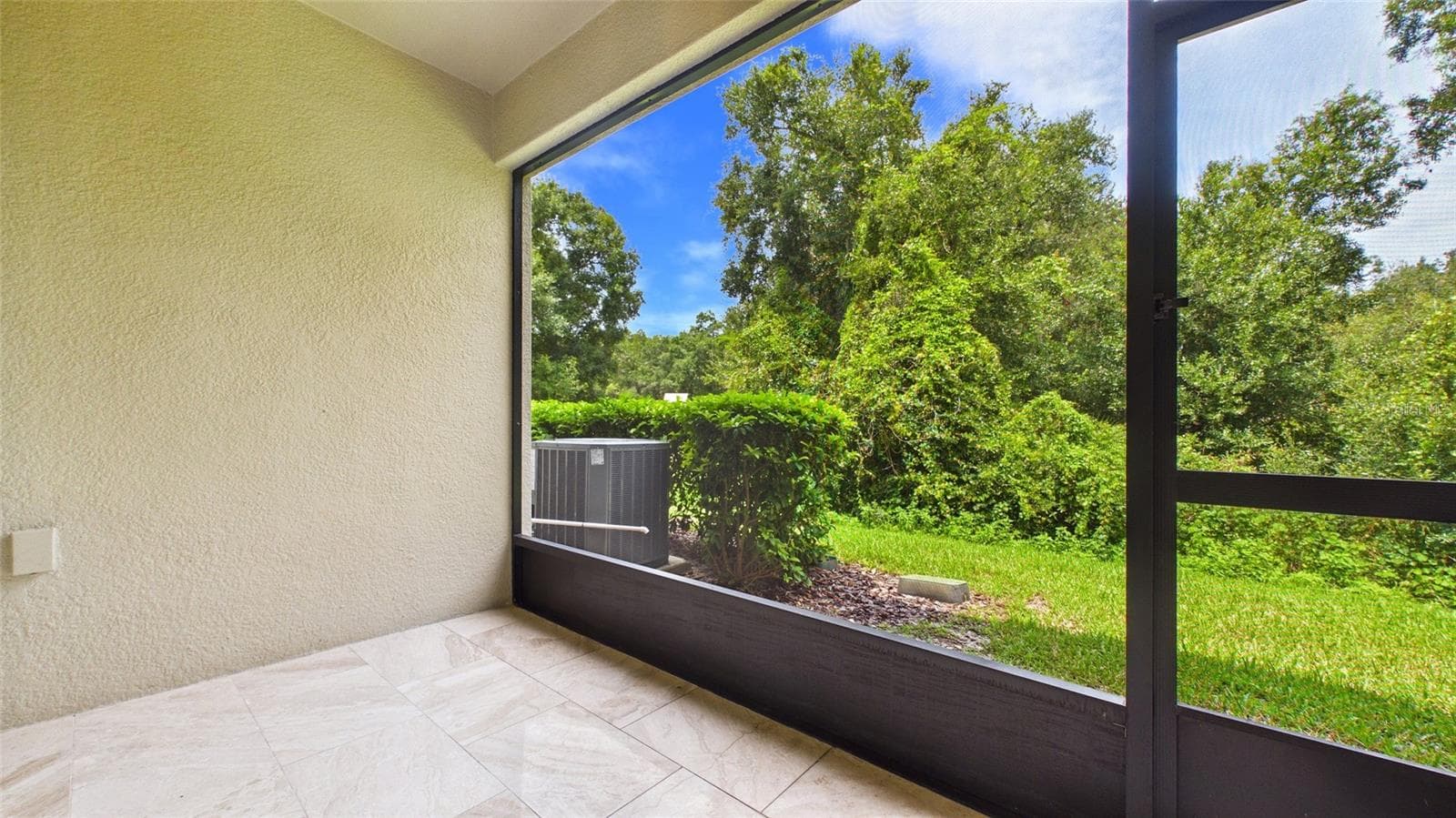 Townhouse at 14140 DAMSELFLY DR, TAMPA, photo 17 of 61