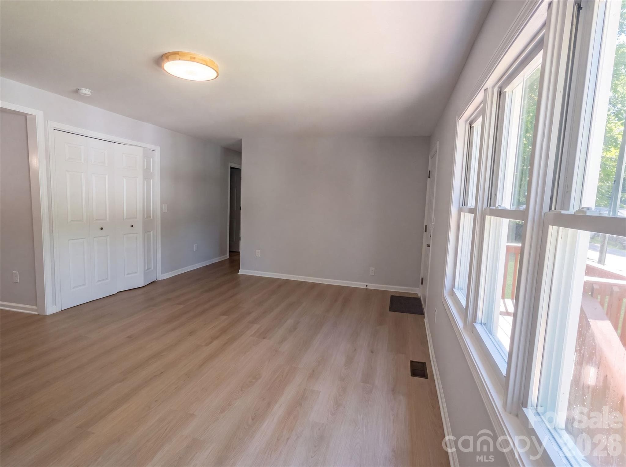 Single Family Residence at 915 Kenham Place, Lenoir, photo 7 of 20