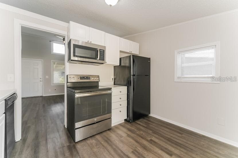 Single Family Residence at 559 MARTIN PLACE BLVD, APOPKA, photo 6 of 17