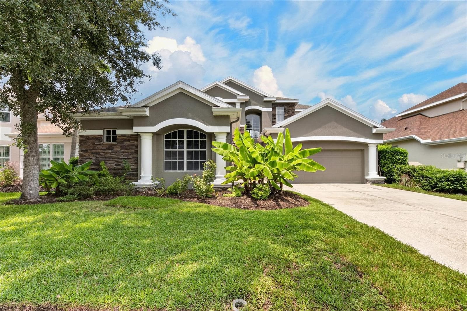 Single Family Residence at 10103 DEERCLIFF DR, TAMPA, photo 3 of 94