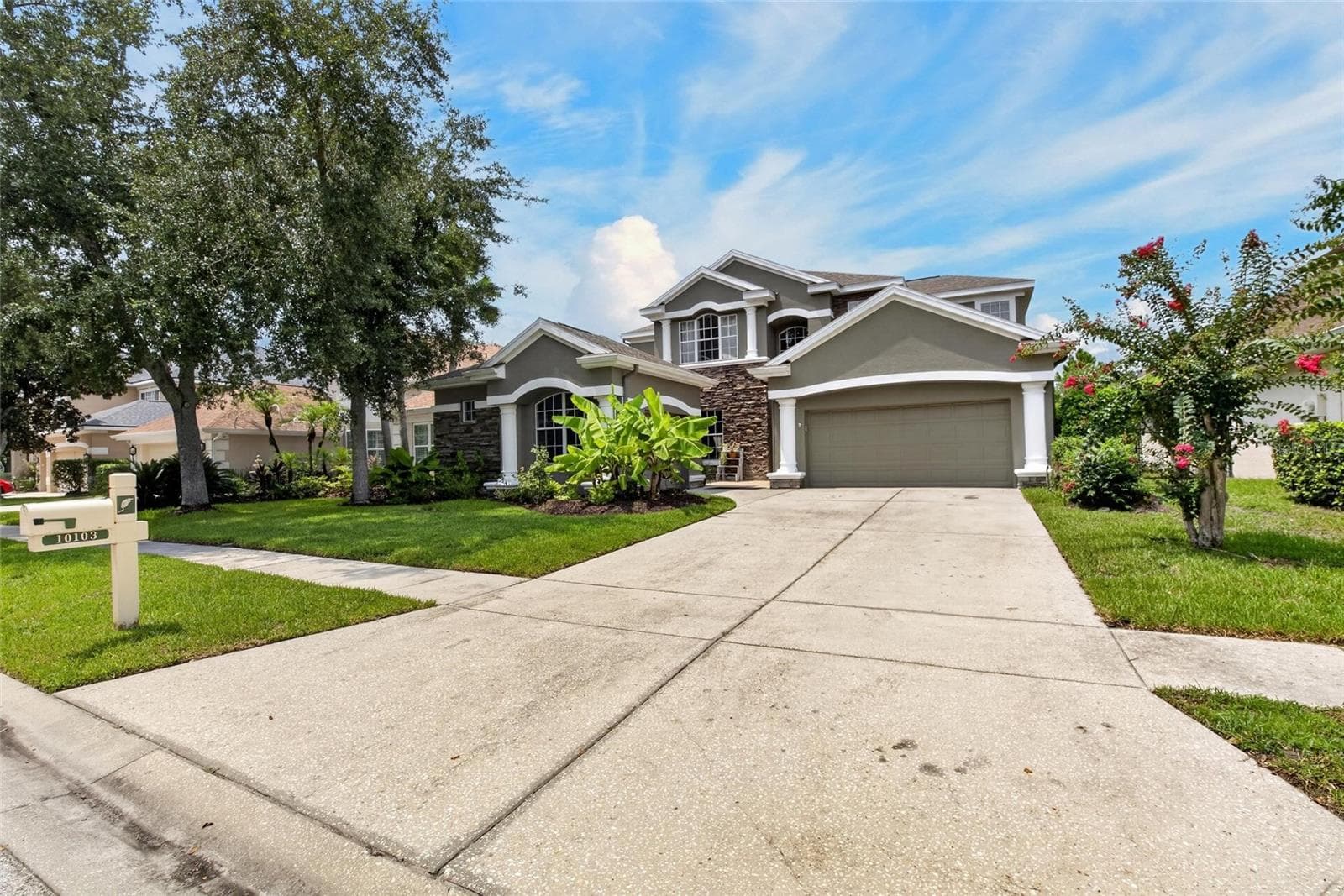 Single Family Residence at 10103 DEERCLIFF DR, TAMPA, photo 7 of 94