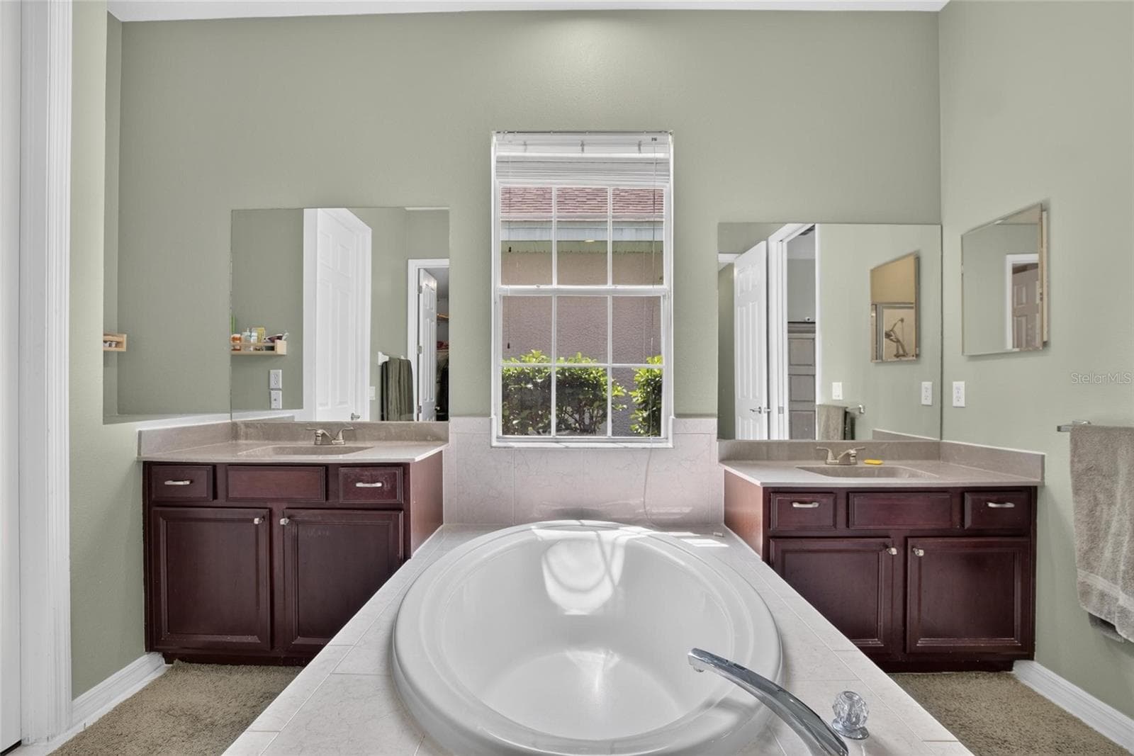 Single Family Residence at 10103 DEERCLIFF DR, TAMPA, photo 34 of 94
