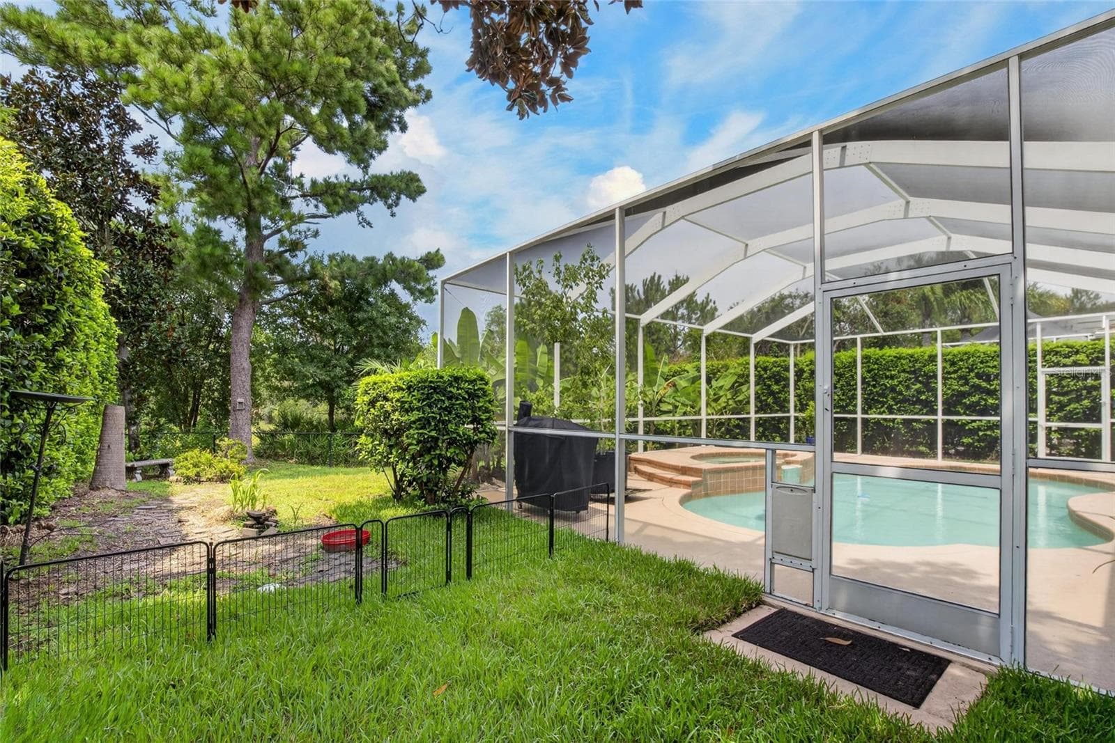 Single Family Residence at 10103 DEERCLIFF DR, TAMPA, photo 66 of 94