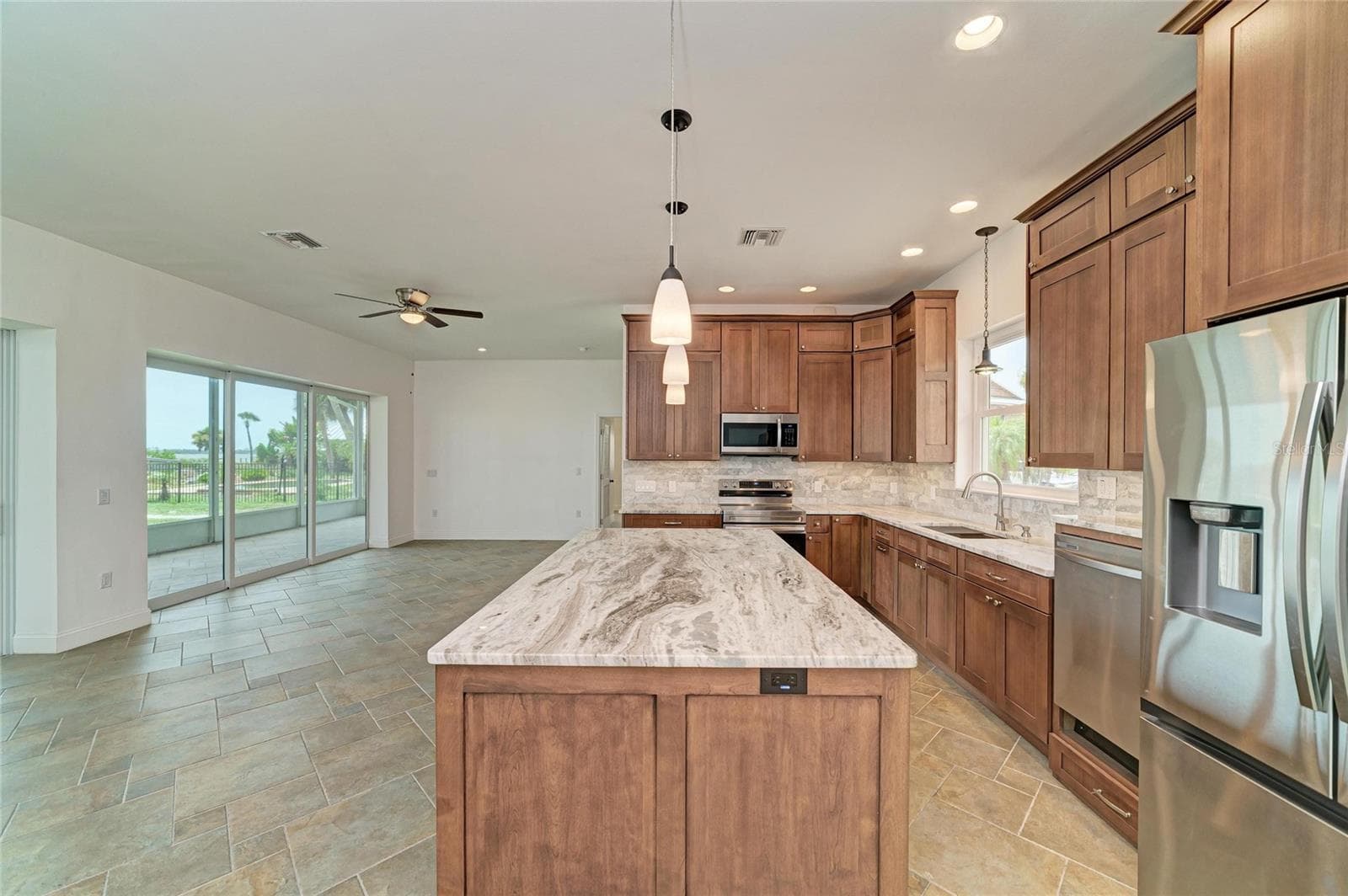 Single Family Residence at 211 BAHIA VISTA DR, ENGLEWOOD, photo 16 of 57