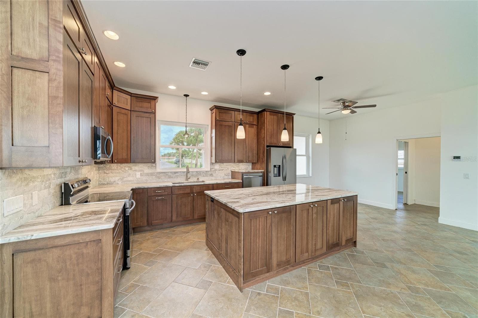 Single Family Residence at 211 BAHIA VISTA DR, ENGLEWOOD, photo 22 of 57