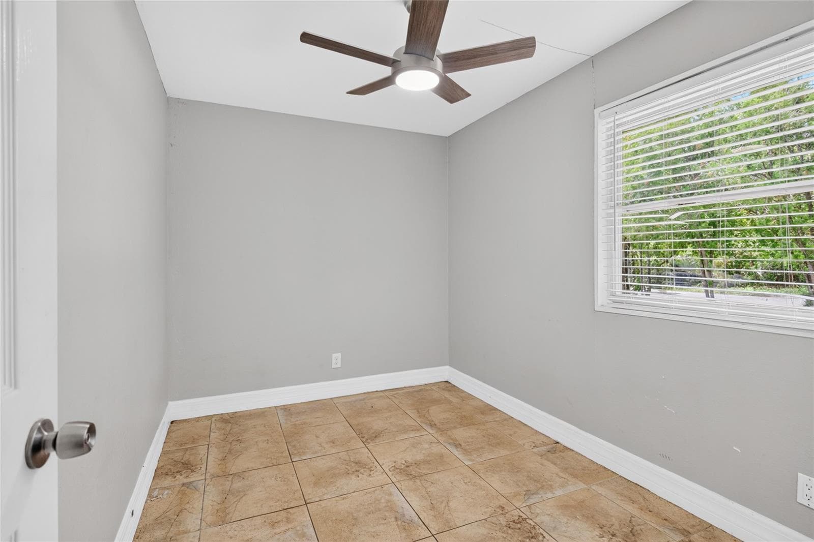 Single Family Residence at 3615 W ROGERS AVE, TAMPA, photo 15 of 28