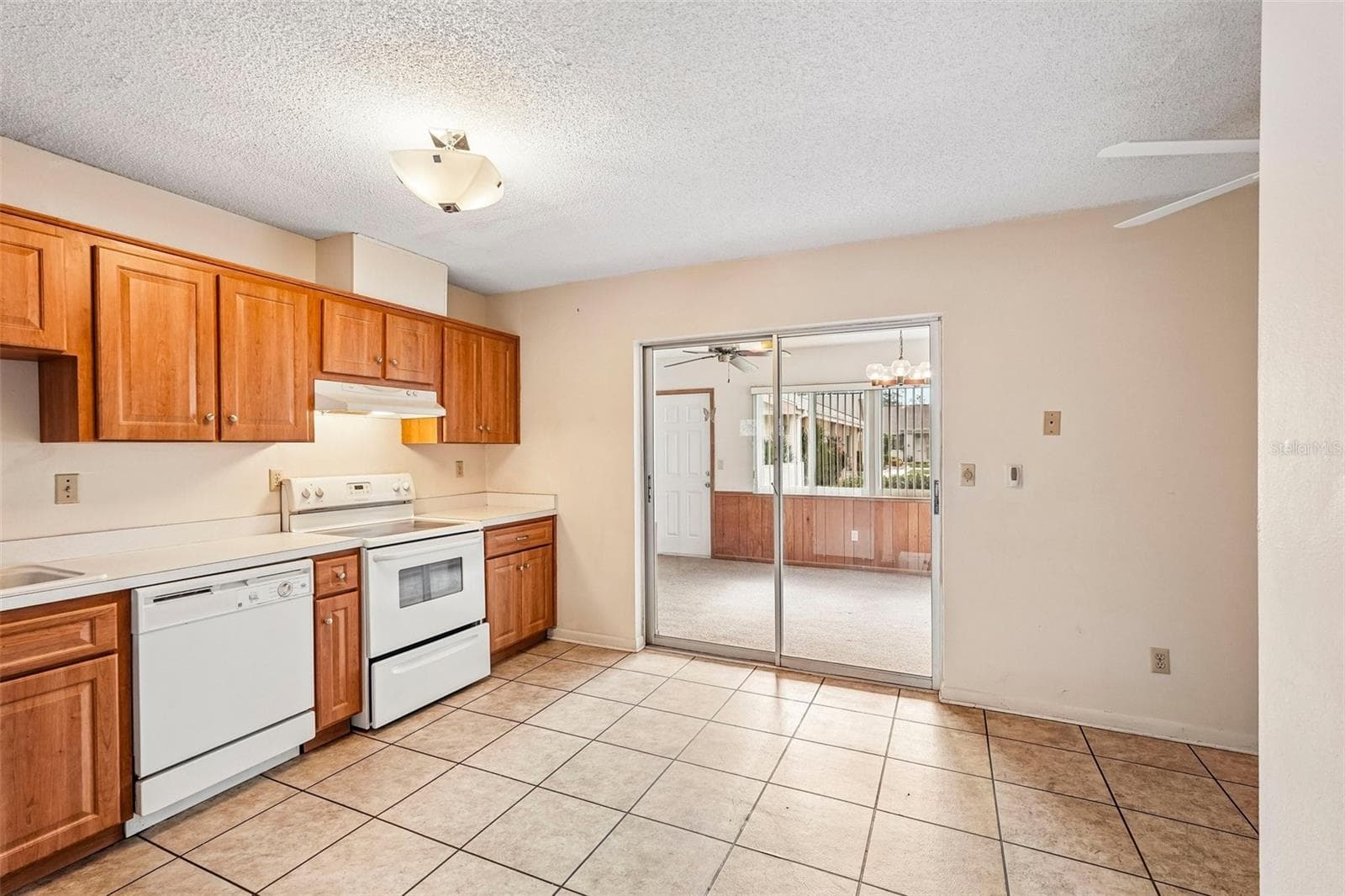 Condominium at 1329 NEW BEDFORD DR, SUN CITY CENTER, photo 8 of 45