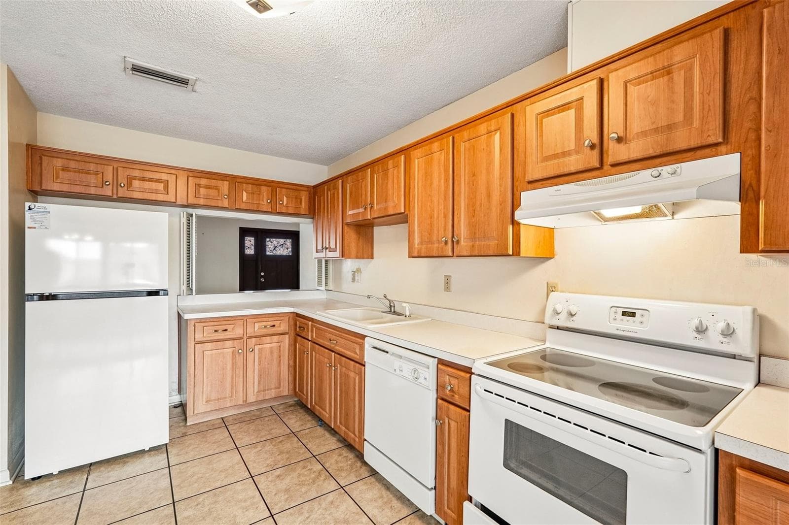 Condominium at 1329 NEW BEDFORD DR, SUN CITY CENTER, photo 10 of 45
