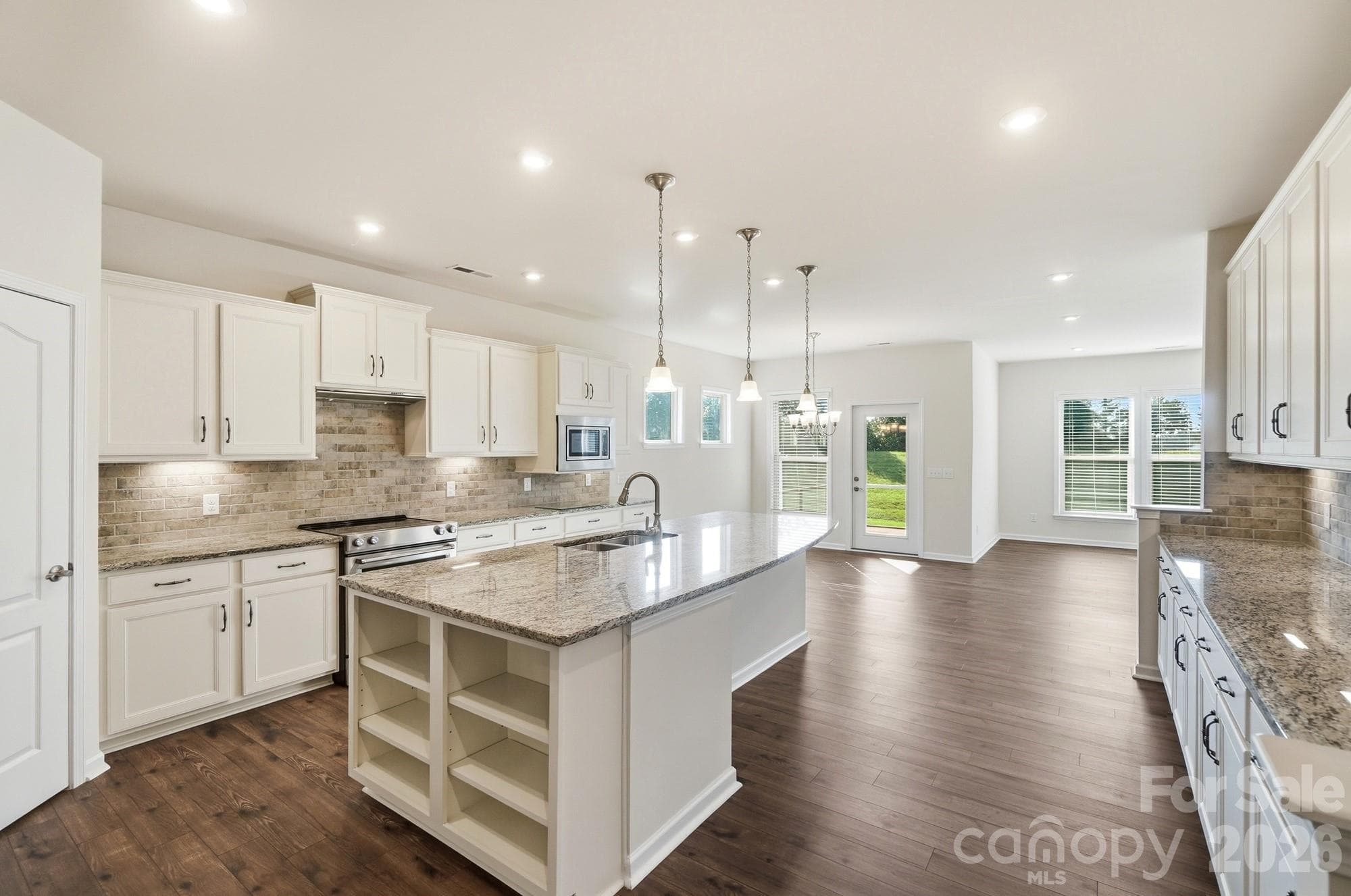 Single Family Residence at 1620 Red Leaf Drive, Fort Mill, photo 3 of 42