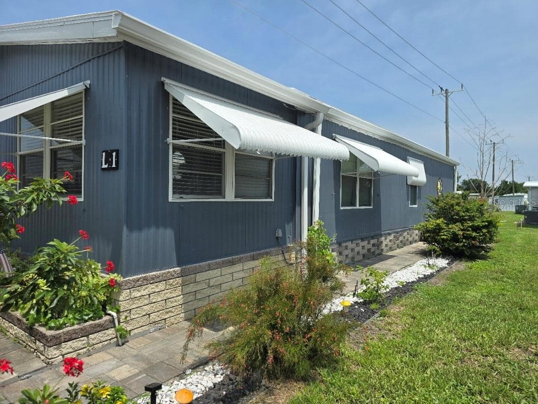 Manufactured Home at 5316 53RD AVE E #L11, BRADENTON, photo 11 of 46