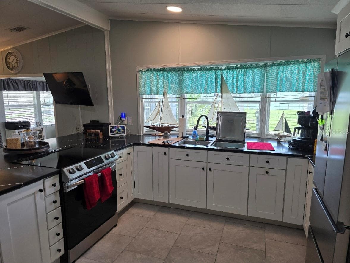 Manufactured Home at 5316 53RD AVE E #L11, BRADENTON, photo 21 of 46