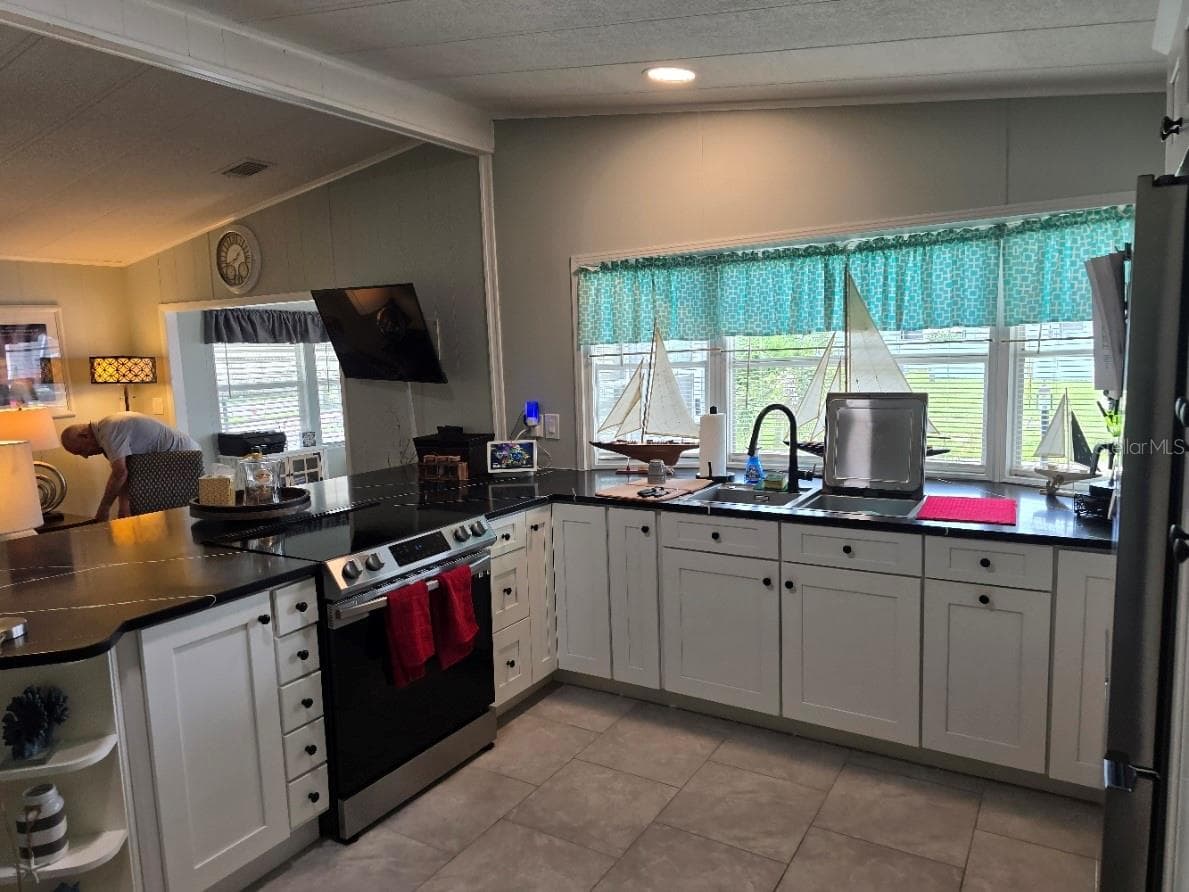 Manufactured Home at 5316 53RD AVE E #L11, BRADENTON, photo 22 of 46