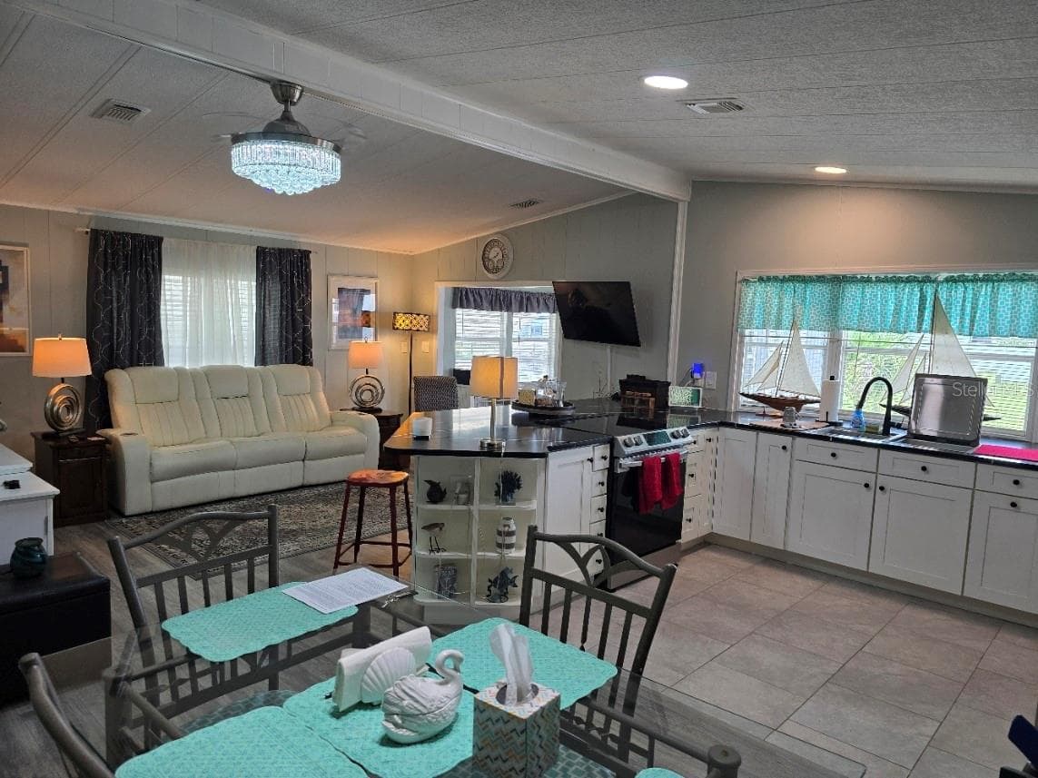 Manufactured Home at 5316 53RD AVE E #L11, BRADENTON, photo 23 of 46