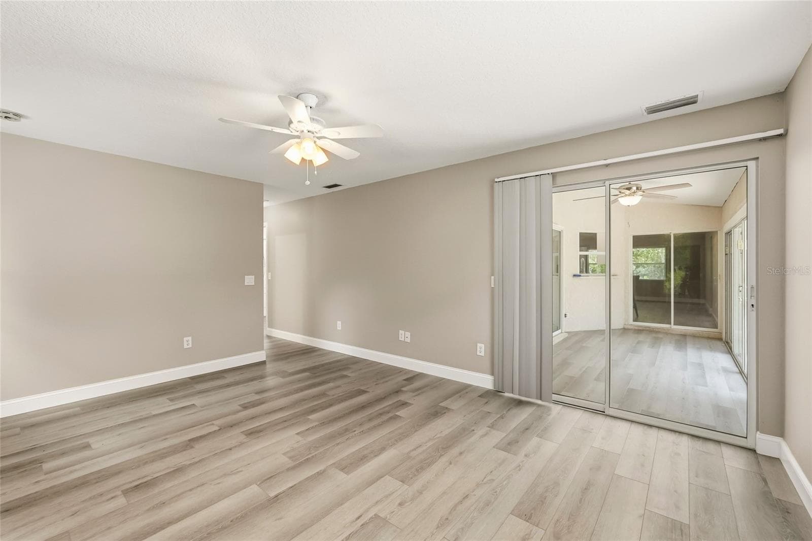 Single Family Residence at 2209 TROPICAIRE BLVD, NORTH PORT, photo 14 of 69