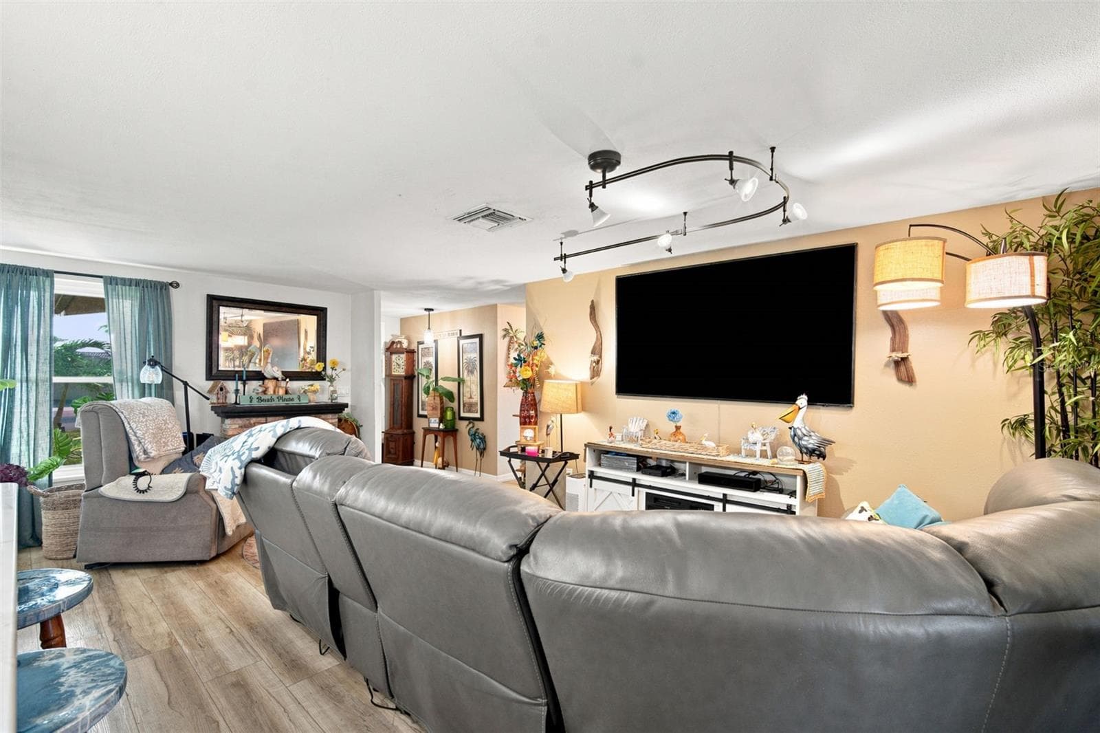 Single Family Residence at 12816 4TH ISLE, HUDSON, photo 5 of 60