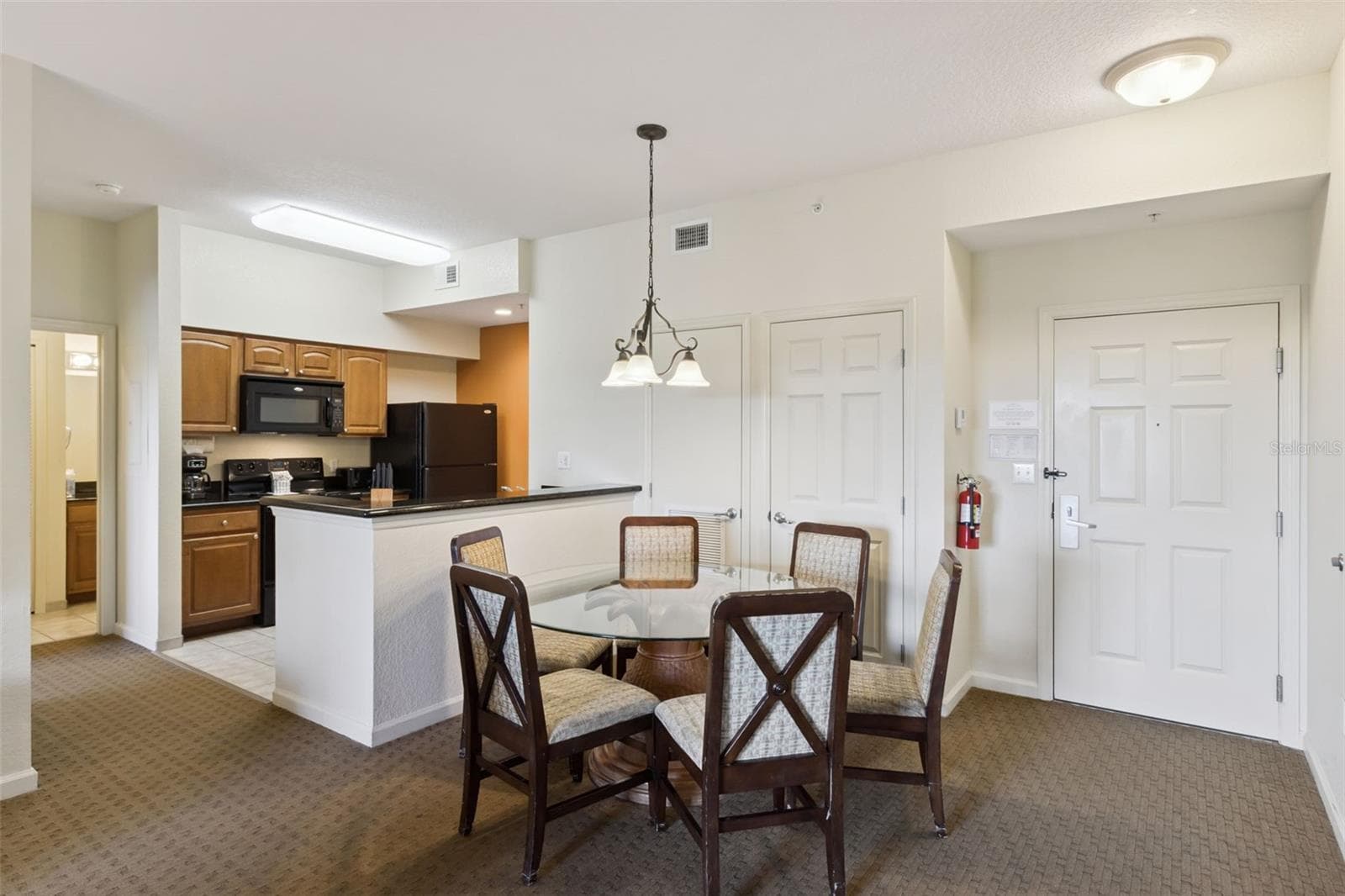 Dining Area | A dedicated dining space sits beside the breakfast bar and kitchen, creating a convenient gathering area. - 8101 RESORT VILLAGE DR #31110, ORLANDO