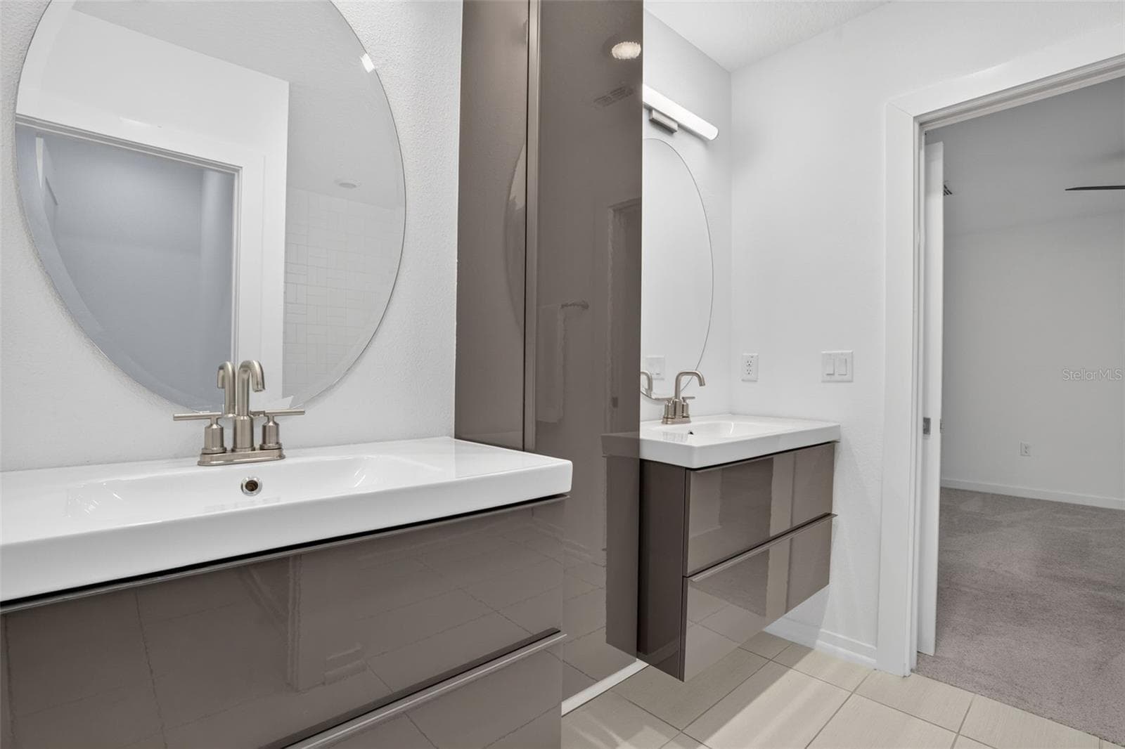 Bathroom Jack and Jill Bathroom with direct access to Bedroom 2 & 3. - 5818 1/2 S 6TH ST, TAMPA