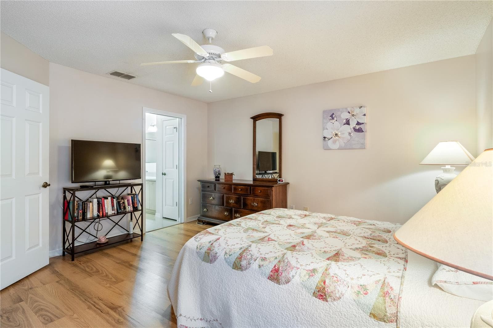 Villa at 631 ENCONTO ST, THE VILLAGES, photo 15 of 31