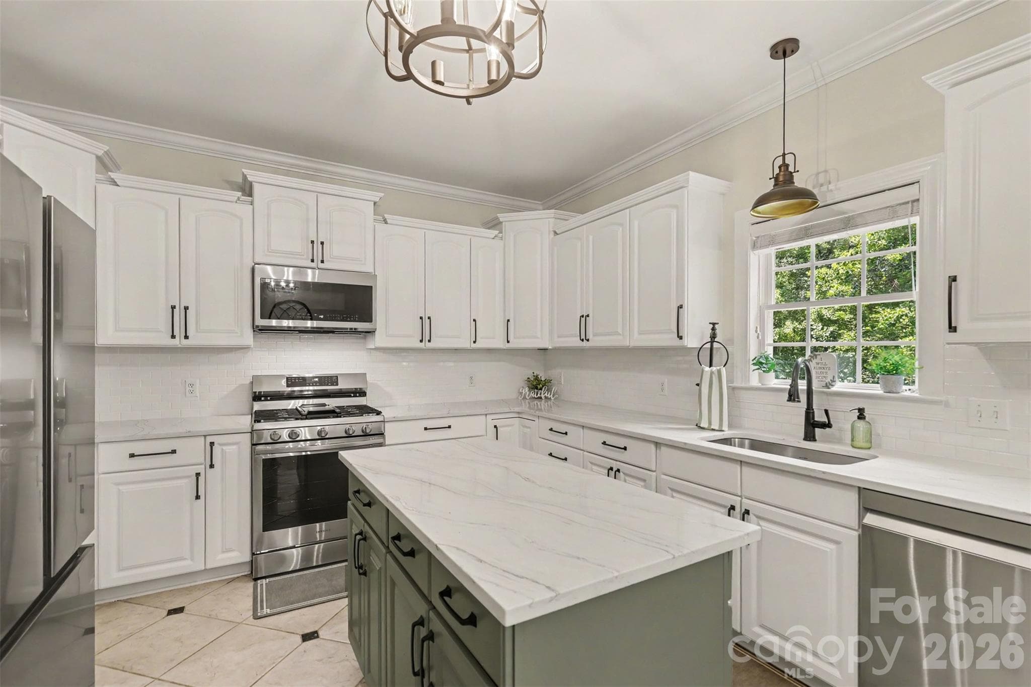 Single Family Residence at 8401 Shelley Mullis Road, Fort Mill, photo 15 of 40