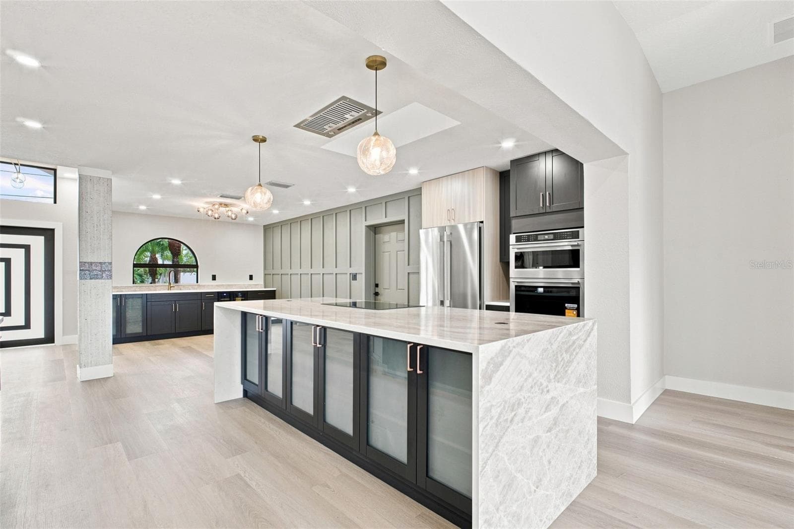 Custom Chef's Kitchen - 15918 REDINGTON DR, REDINGTON BEACH