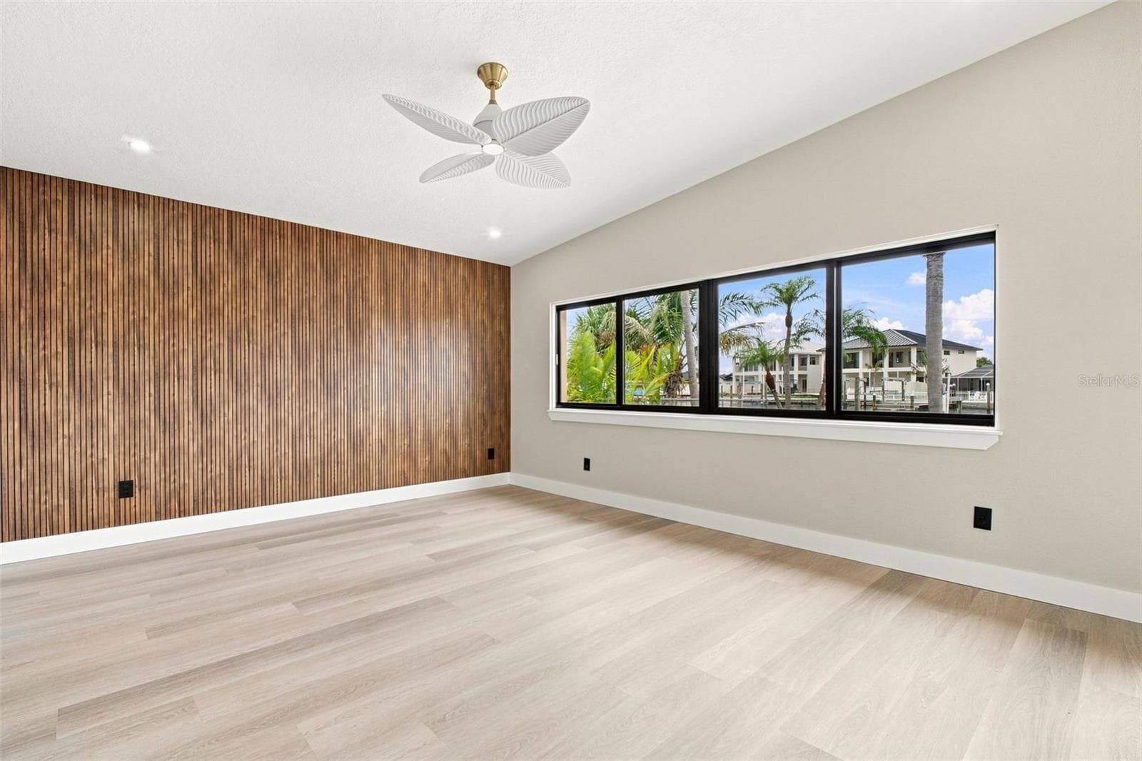 Primary Bedroom - 15918 REDINGTON DR, REDINGTON BEACH
