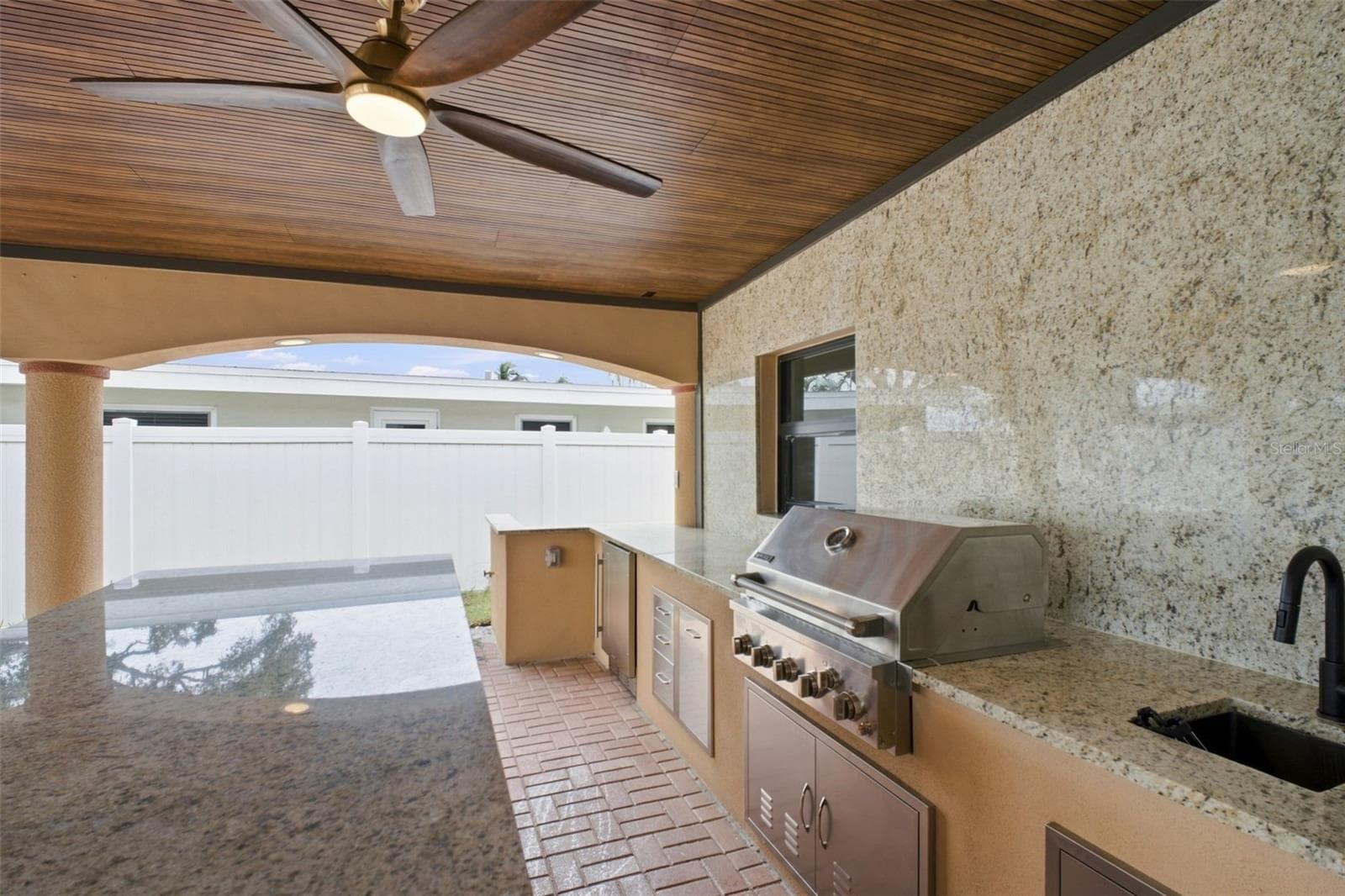 Outdoor kitchen - 15918 REDINGTON DR, REDINGTON BEACH