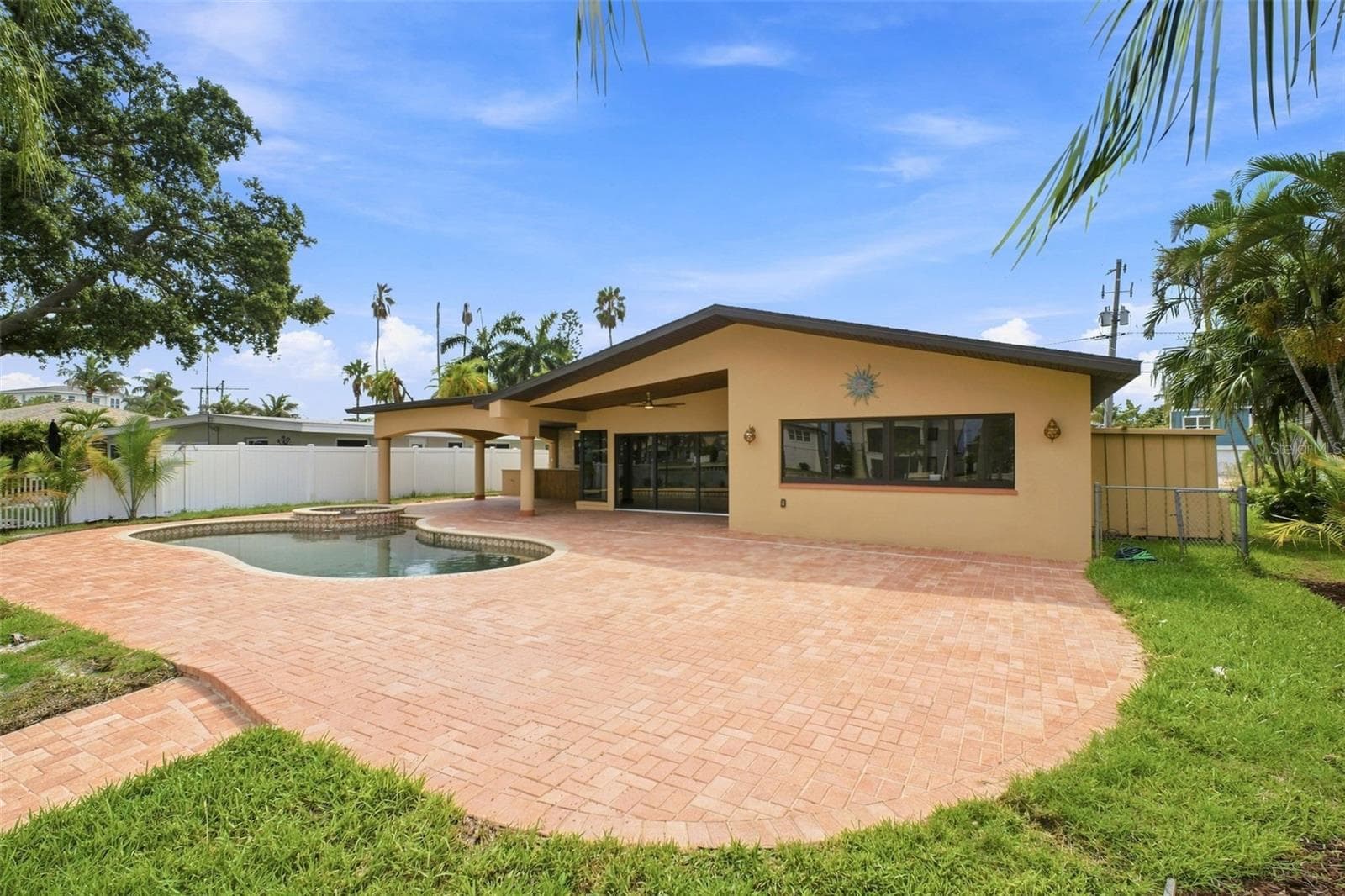PebbleTec Pool - 15918 REDINGTON DR, REDINGTON BEACH