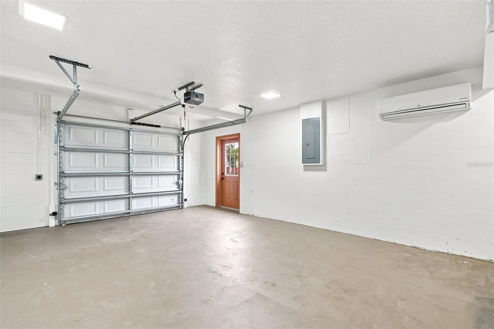 1 1/2 car garage - 15918 REDINGTON DR, REDINGTON BEACH