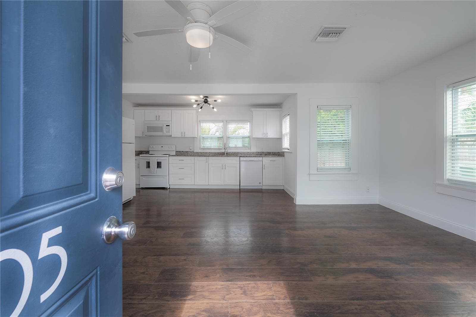 Single Family Residence at 405 E CAYUGA ST, TAMPA, photo 5 of 54