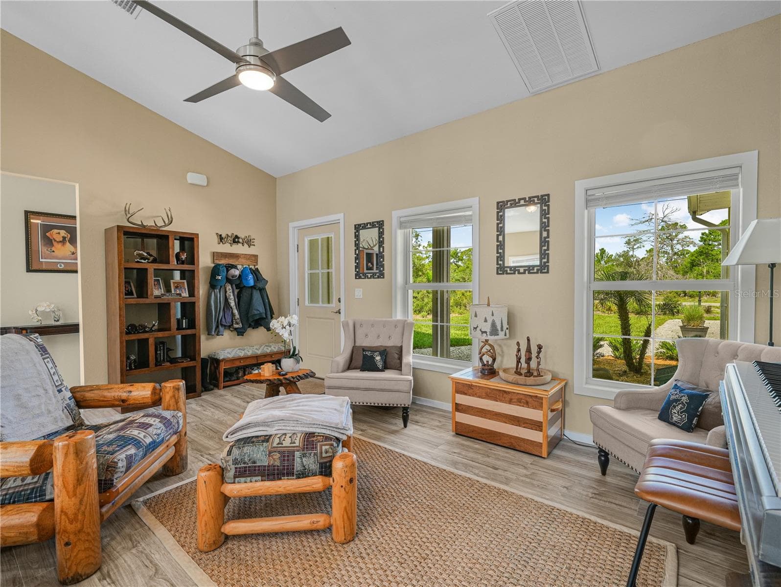 Living room - 10134 S ORANGE BLOSSOM BLVD, SEBRING