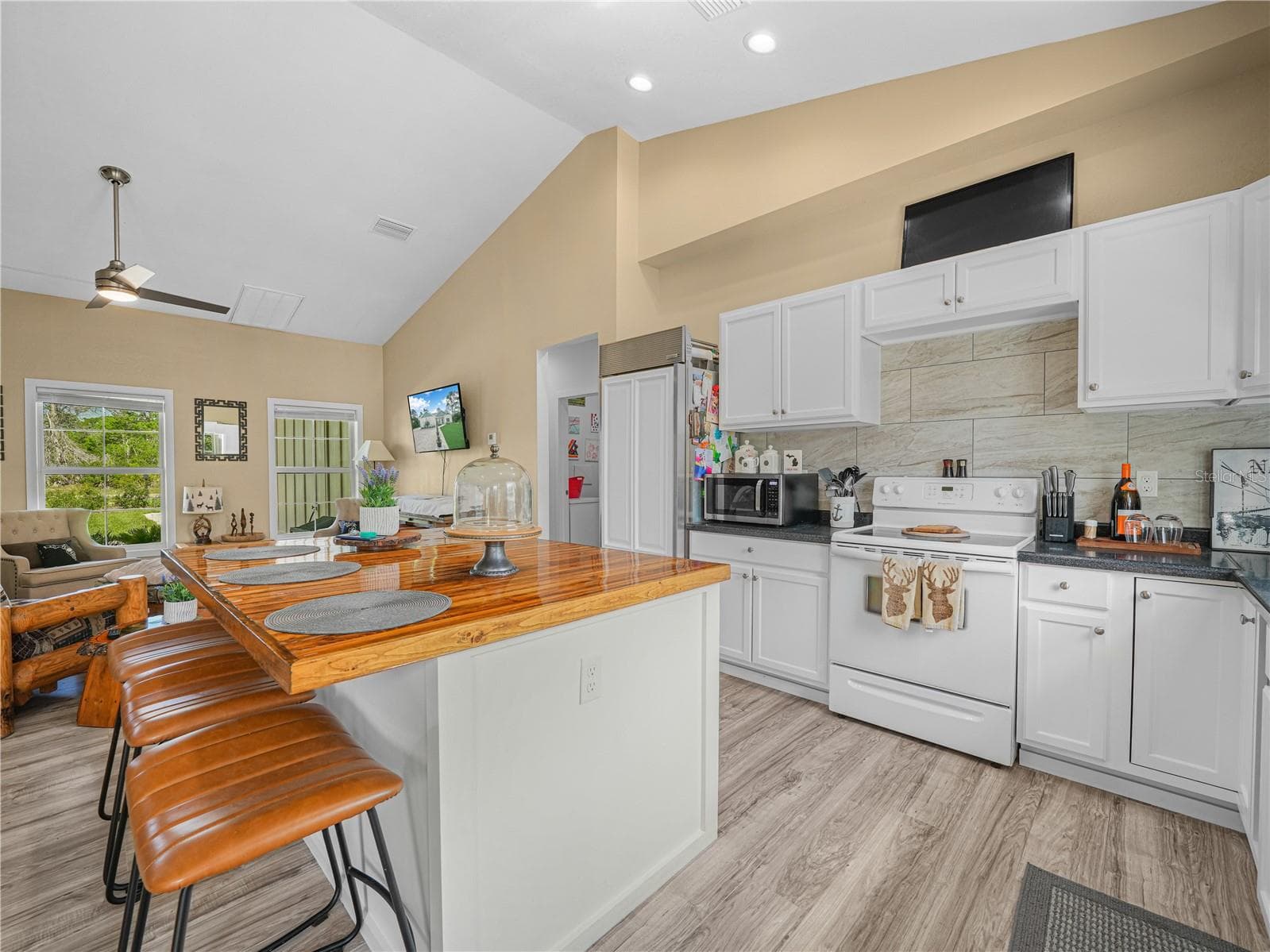 Kitchen and butcher block island - 10134 S ORANGE BLOSSOM BLVD, SEBRING