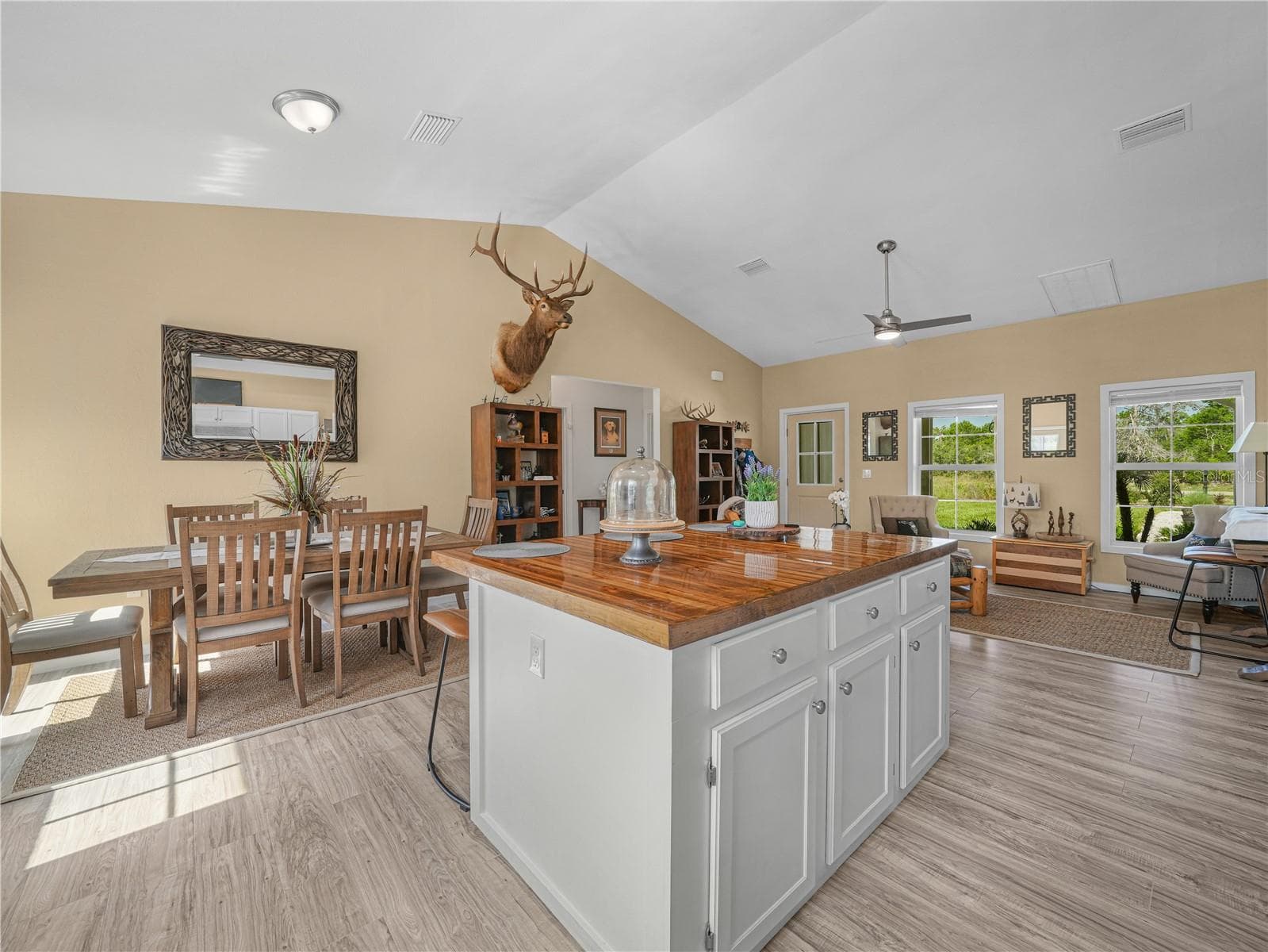 Kitchen/ dining room view - 10134 S ORANGE BLOSSOM BLVD, SEBRING