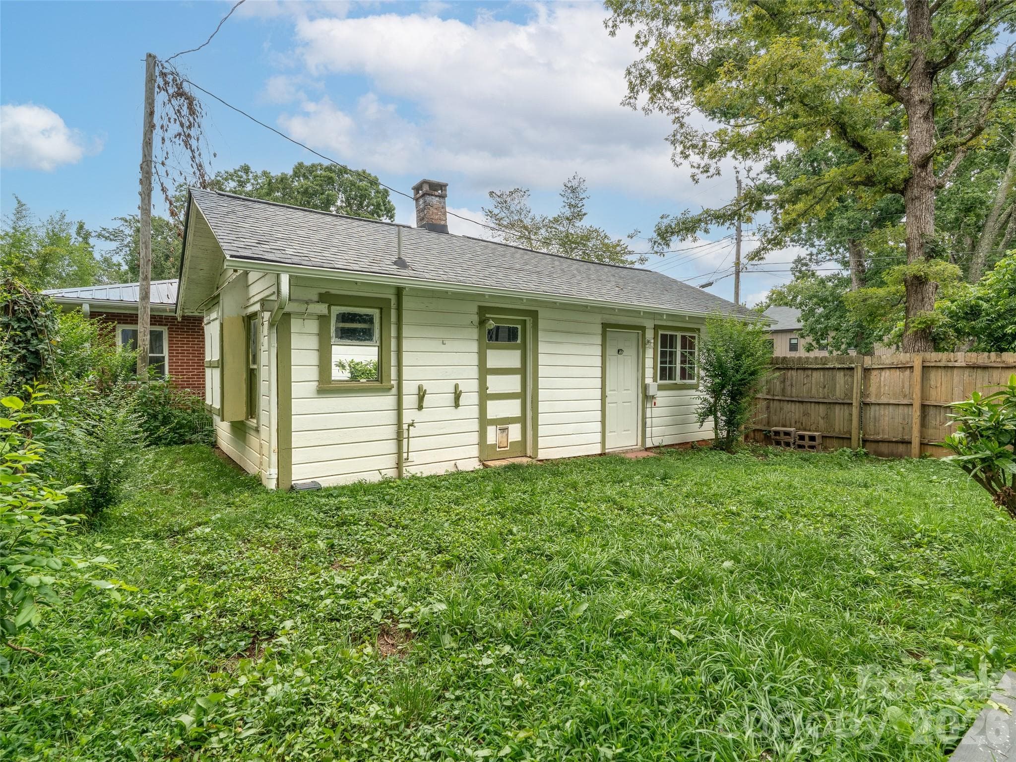 Workshop/Storage & Studio Apartment - 111-113 Stewart Street, Hendersonville