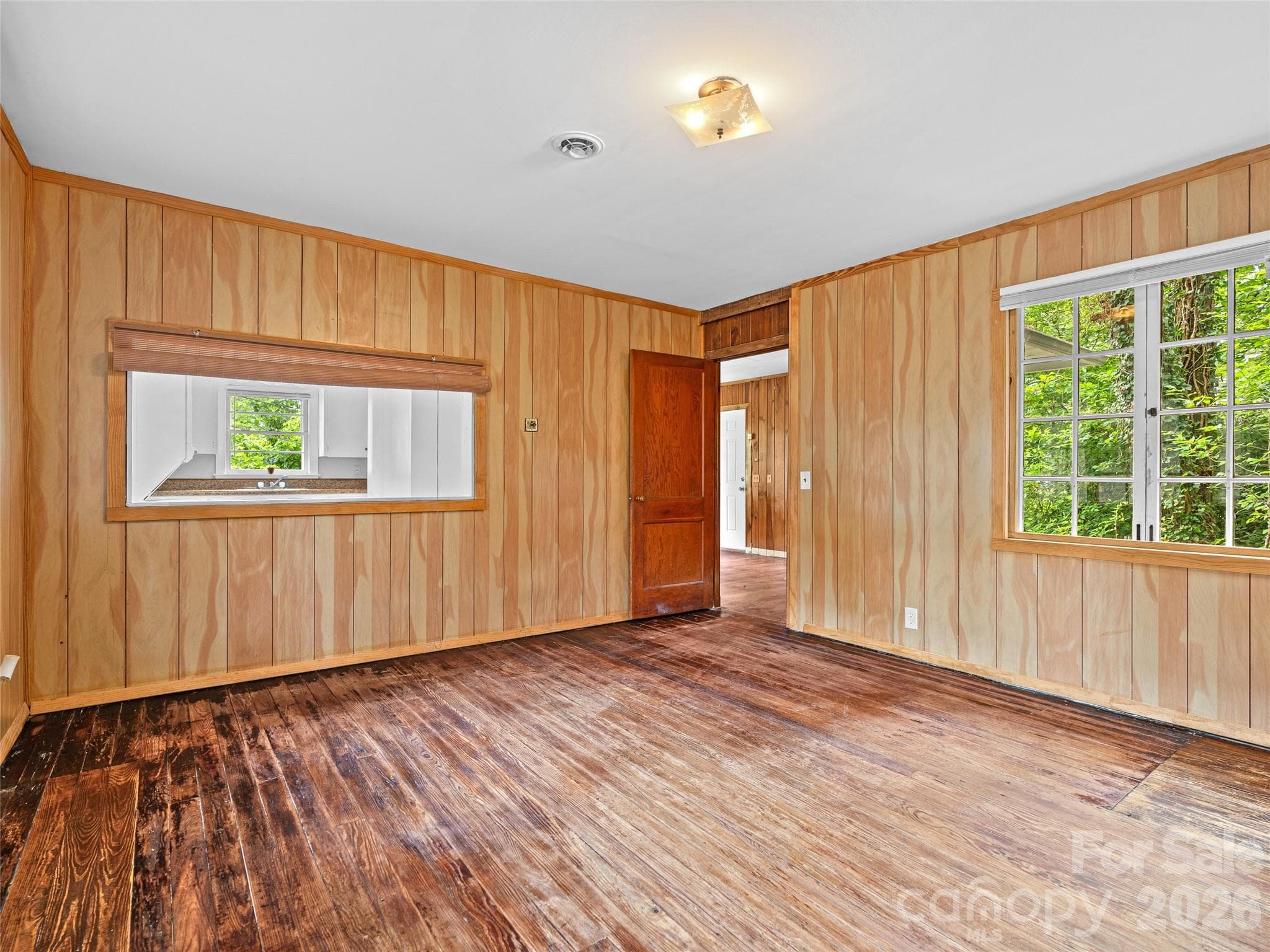 Writer's Cottage Bedroom - 111-113 Stewart Street, Hendersonville