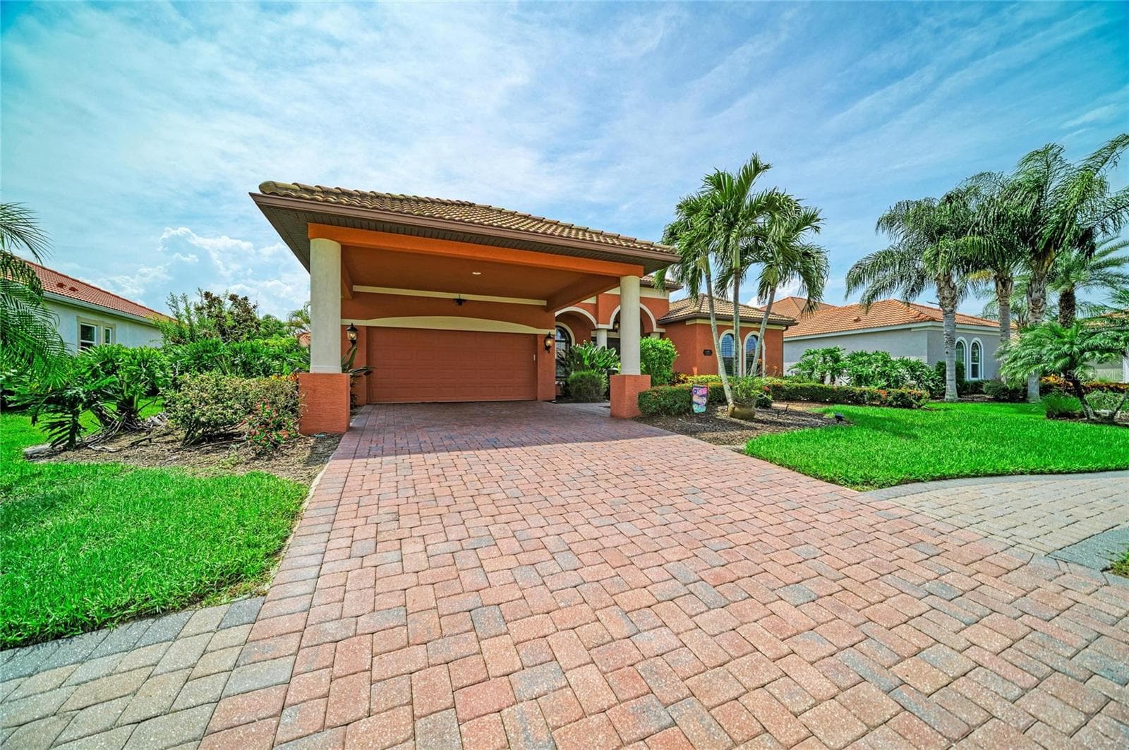 Paved Driveway - 545 MAST DR, BRADENTON