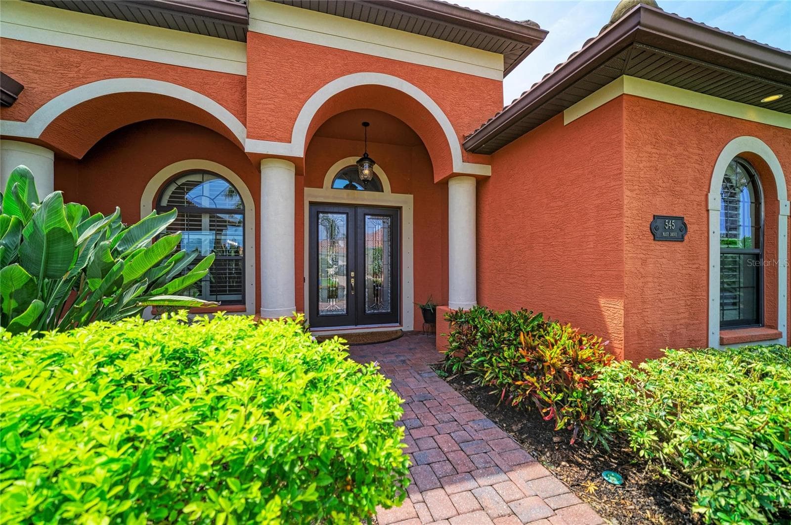 Walkway to front door - 545 MAST DR, BRADENTON