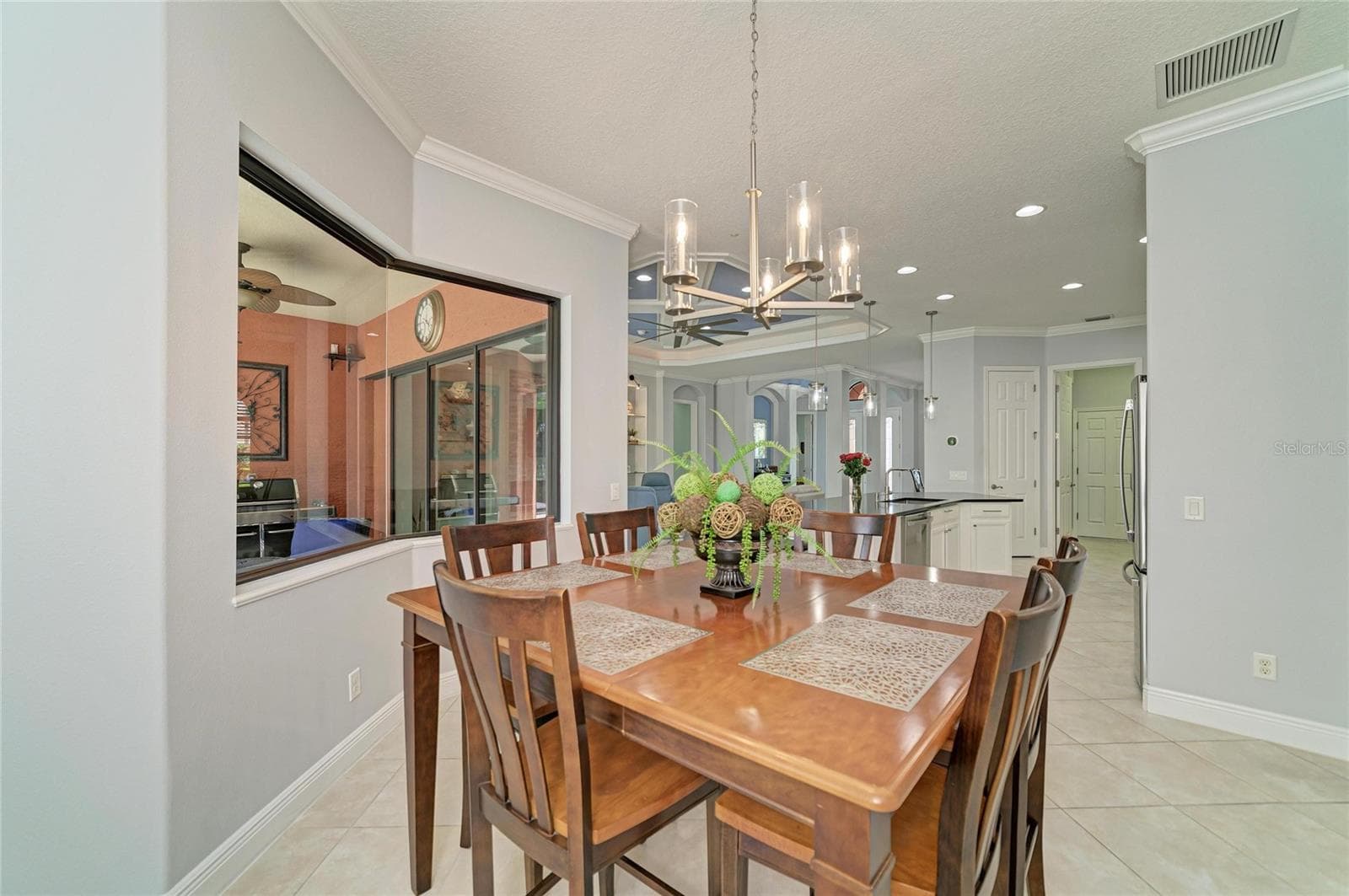 Breakfast Nook - 545 MAST DR, BRADENTON